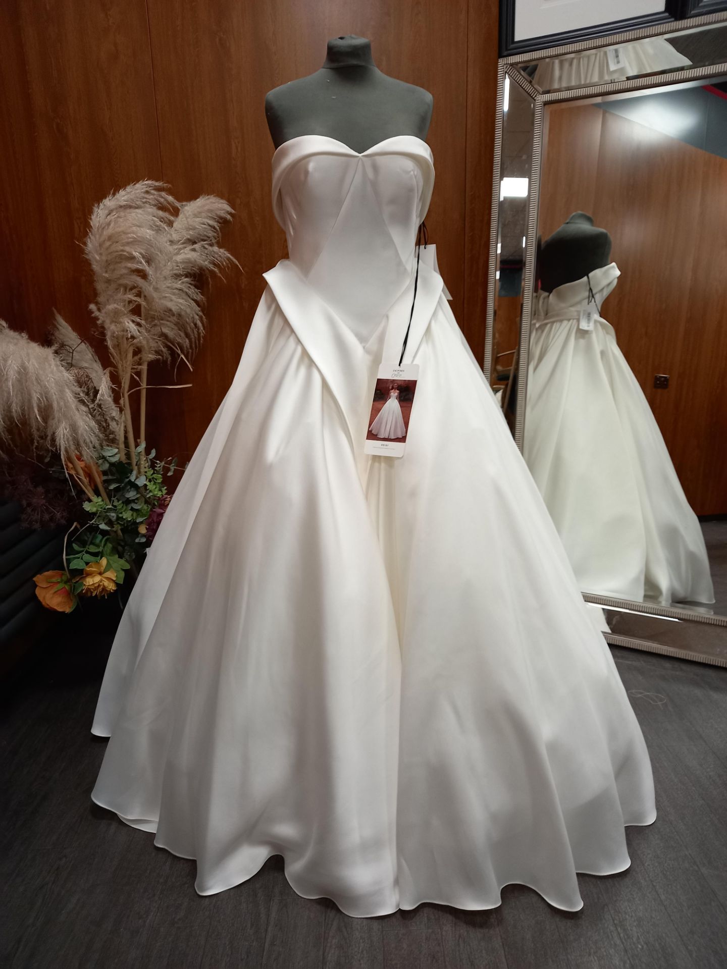 1 X (ZAC POSEN FOR WHITE) WEDDING DRESS MODEL - HEIDI GARZA PIQUE COLOUR - OFF WHITE SIZE - UK 12