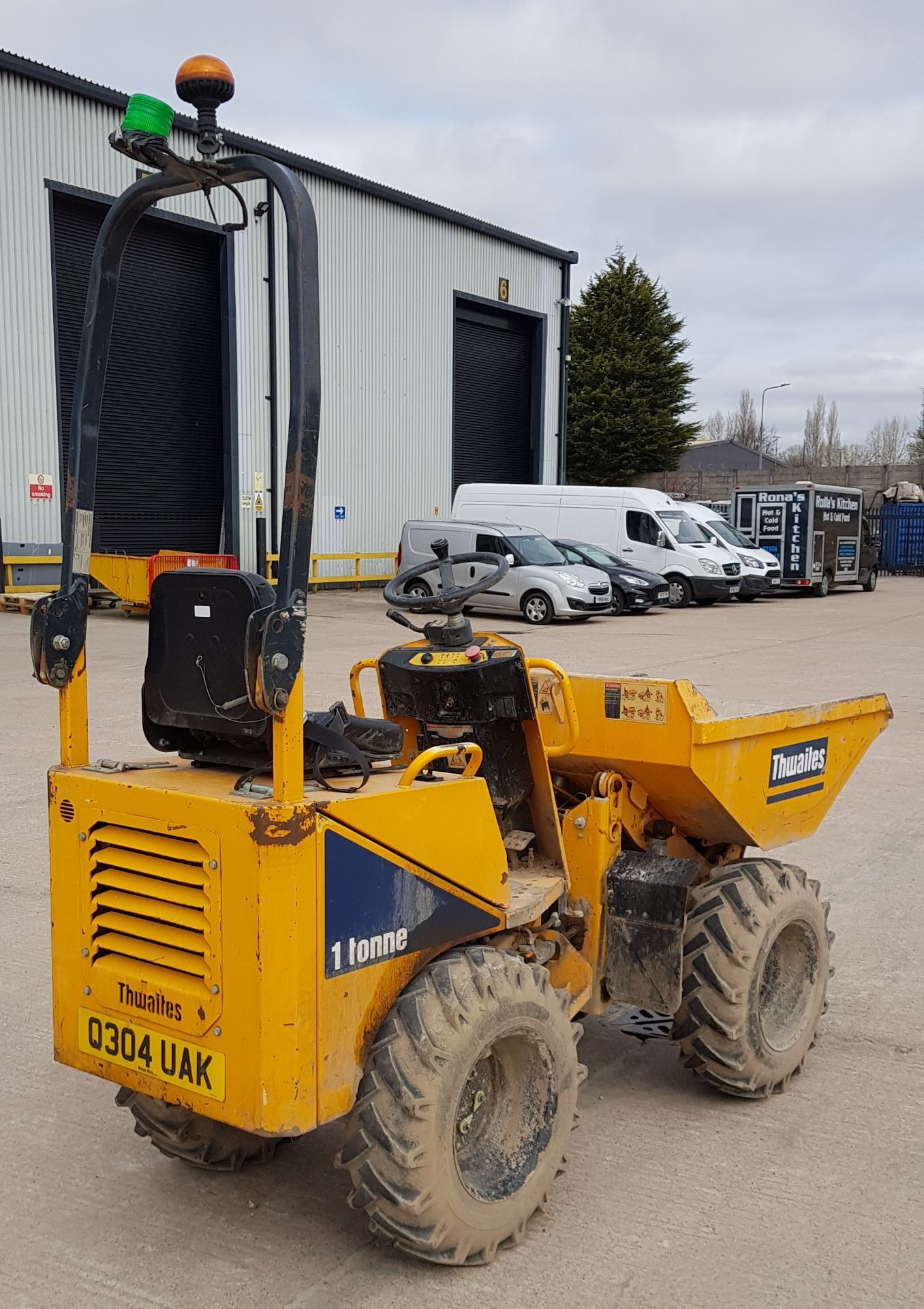 THWAITES ALL DRIVE 1 TONNE HI-TIP DUMPER ENGINE SIZE - 1115CC COLOUR - YELLOW FUEL - DIESEL - Image 5 of 8