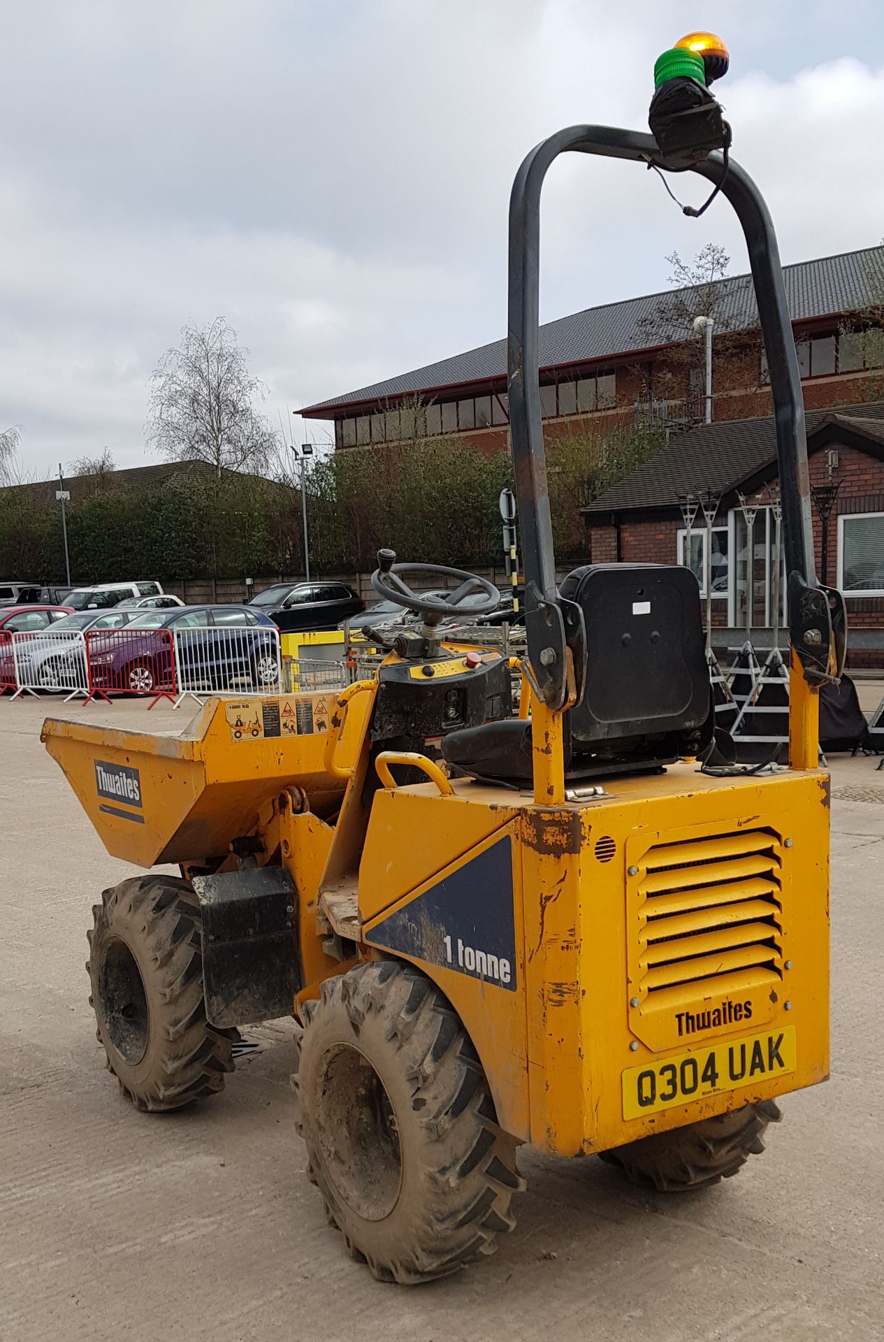 THWAITES ALL DRIVE 1 TONNE HI-TIP DUMPER ENGINE SIZE - 1115CC COLOUR - YELLOW FUEL - DIESEL - Image 4 of 8