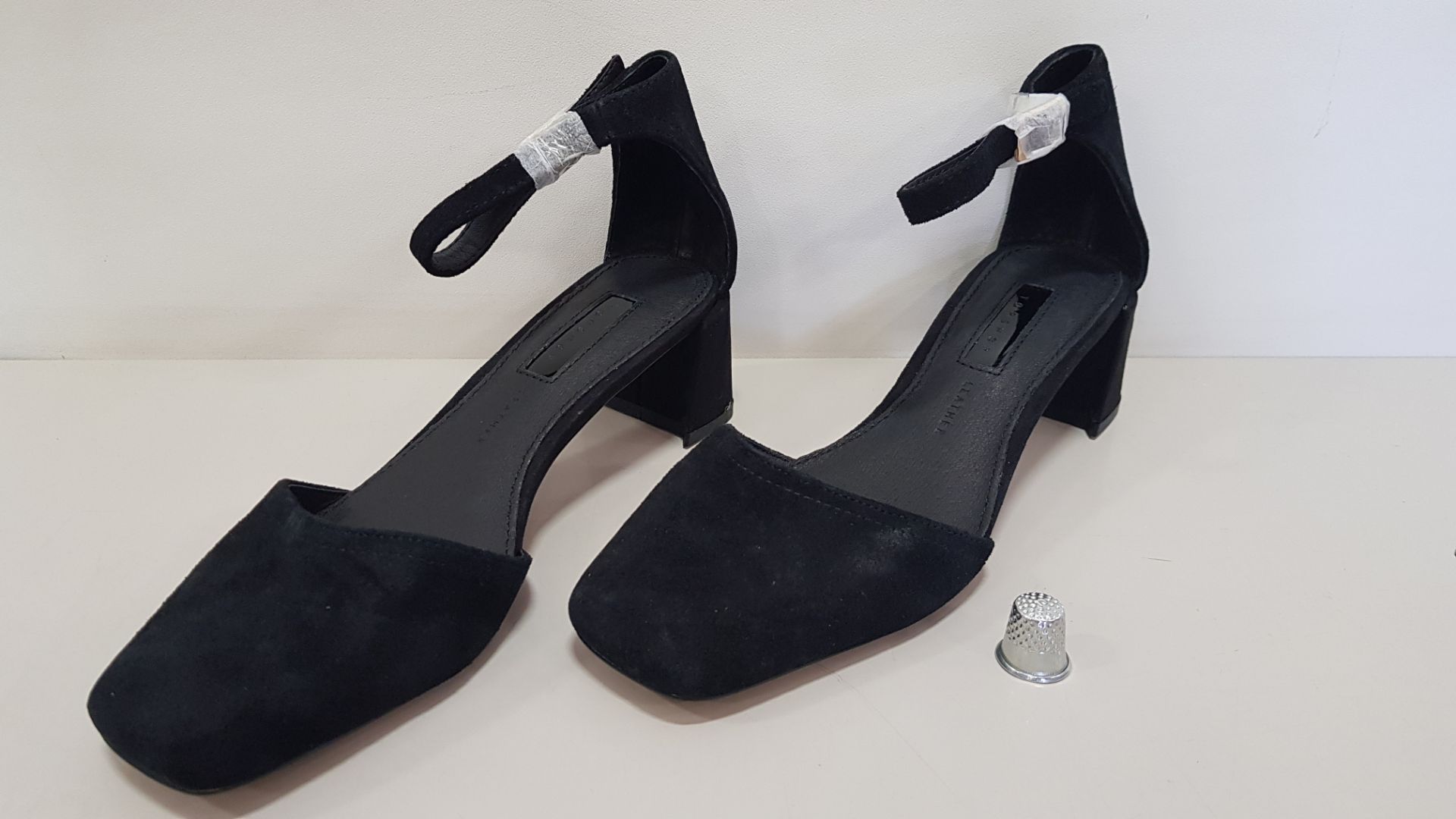 16 X BRAND NEW TOPSHOP SHOES - IE JAY BLACK SHOES UK SIZE 2 RRP £36.00 AND BLACK STRIPPY SHOES UK