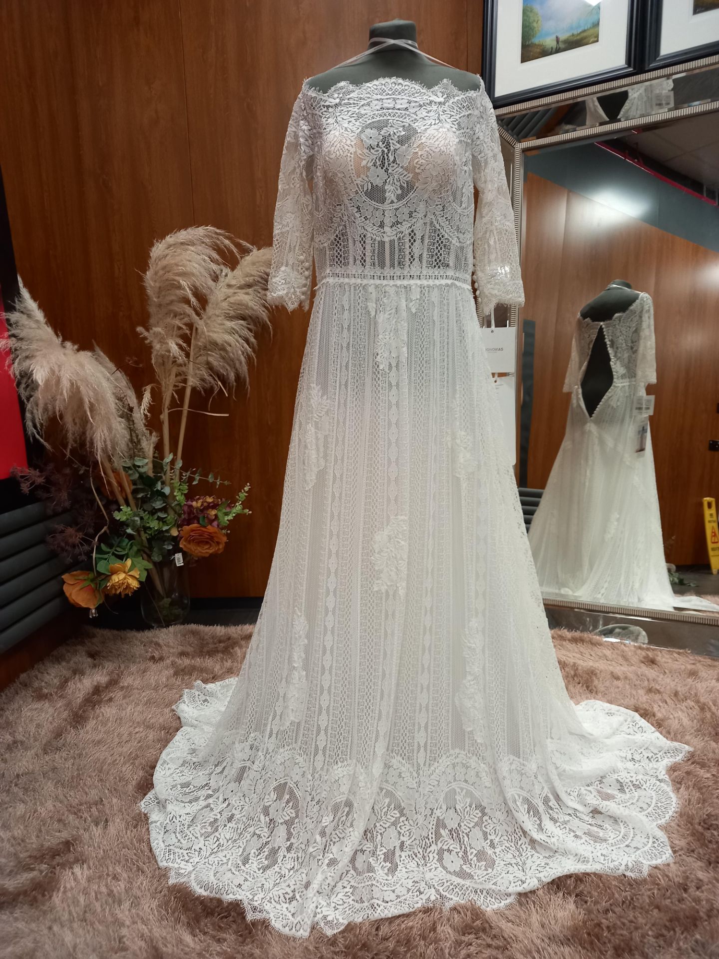 1 X (PRONOVIAS BARCELONA EFFORTLESS BOHEMIAN ATIRA) WEDDING DRESS MODEL - ATIRA OFW ENCAJE