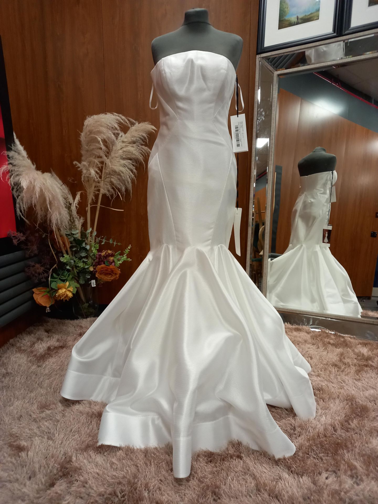 1 X (ZAC POSEN FOR WHITE REESE) WEDDING DRESS MODEL - REESE OFW OTOMAN COLOUR - OFF WHITE SIZE -