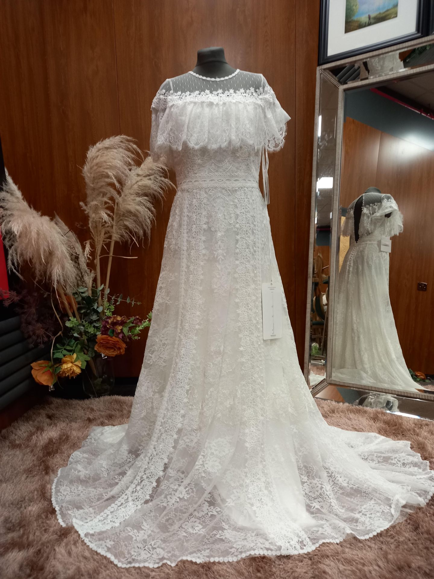 1 X (PRONOVIAS BARCELONA EFFORTLESS BOHEMIAN DORADO) WEDDING DRESS MODEL - DORADO OFF WHITE TLPL &