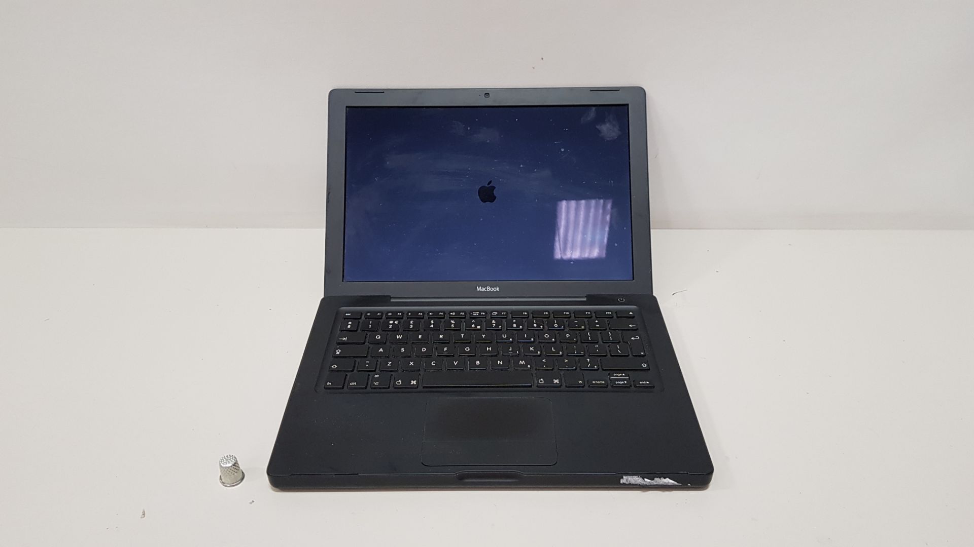 BLACK APPLE MACBOOK LAPTOP APPLE X O/S 250GB HARD DRIVE - WITH CHARGER