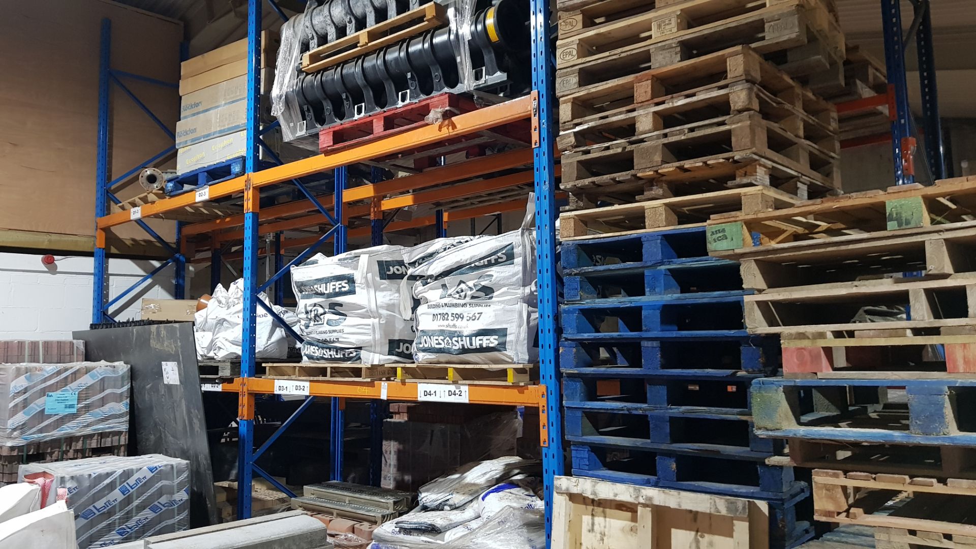 5 X PALLETS OF MIXED BUILING PRODUCTS TO INCLUDE - 1 X PALLET OF 5KG BAGS OF ROCK SALT, 2 X