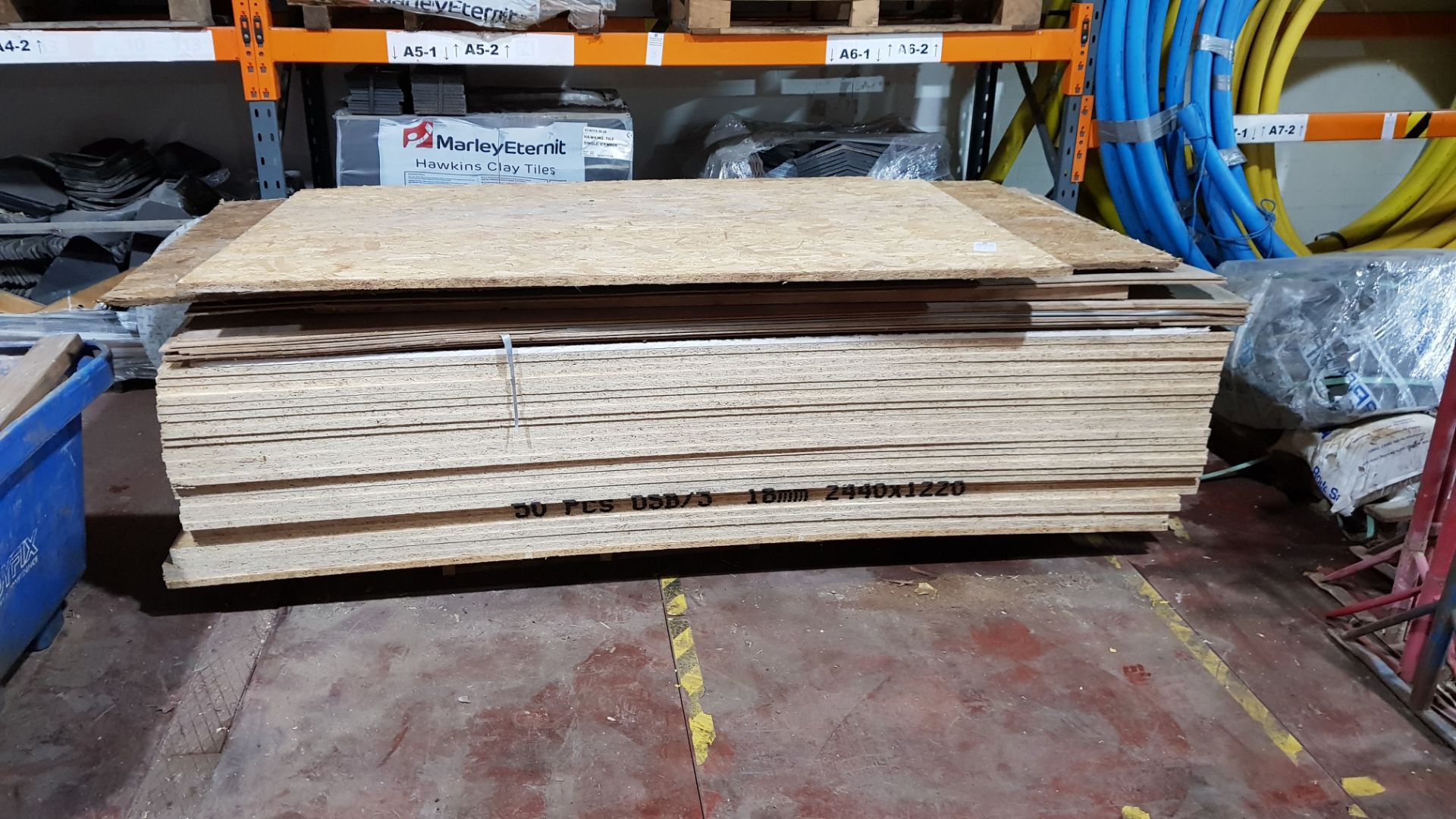 28 X BOARDS OF BRAND NEW OSB3 18MM 2440X1220 & 12 X MISC BOARD - 40 BOARDS IN TOTAL CONTAINED ON