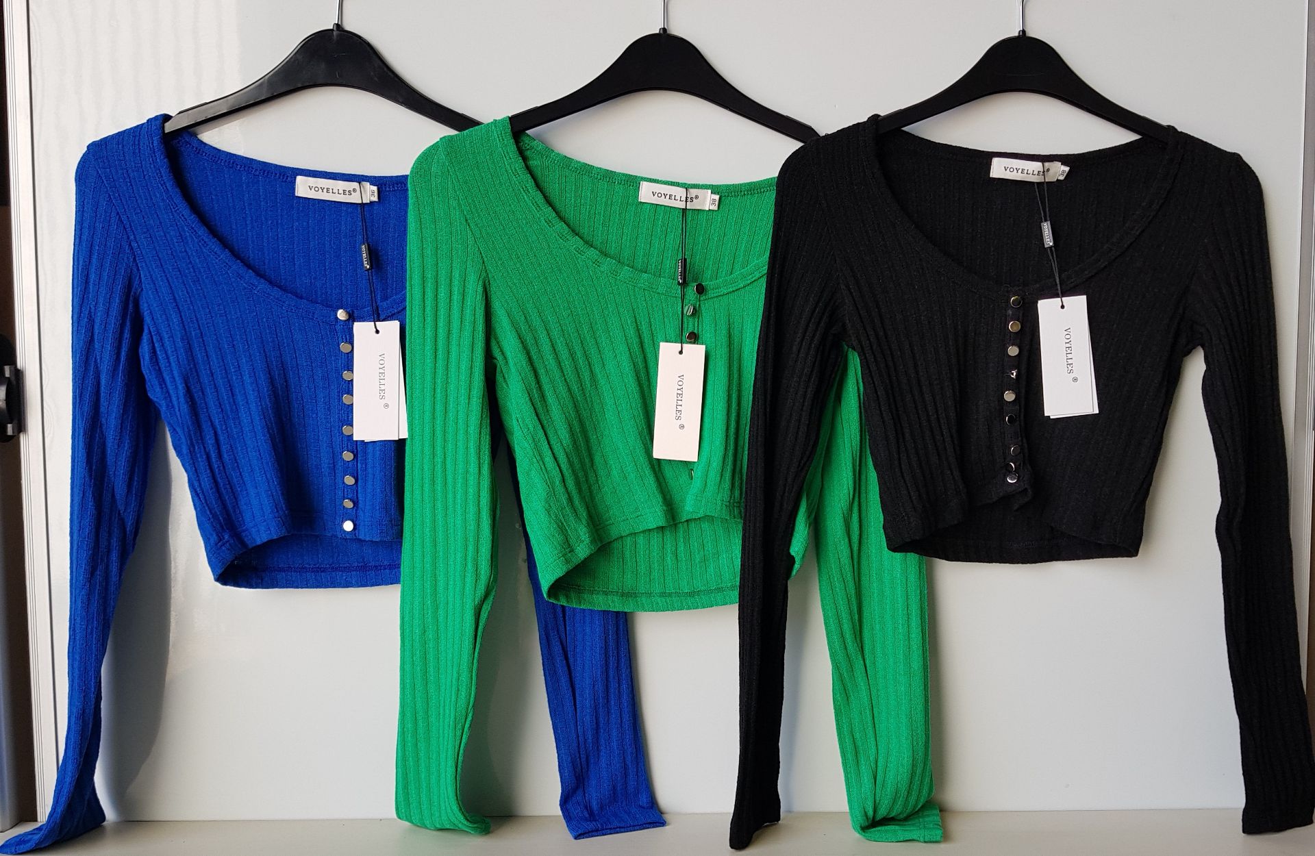28 X VOYELLES CROPPED JUMPER IN VARIOUS COLOURS AND SIZES