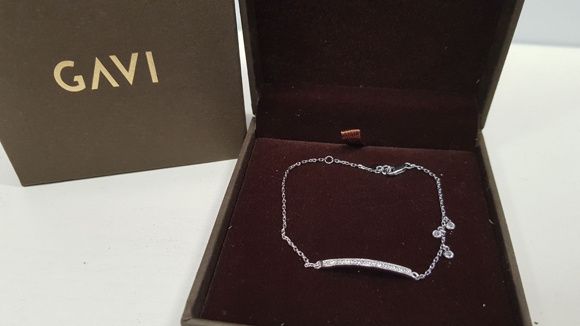 15 X BRAND NEW INDIVIDUALLY BOXED GAVI SILVER COLOURED BRACELET WITH PENDANT