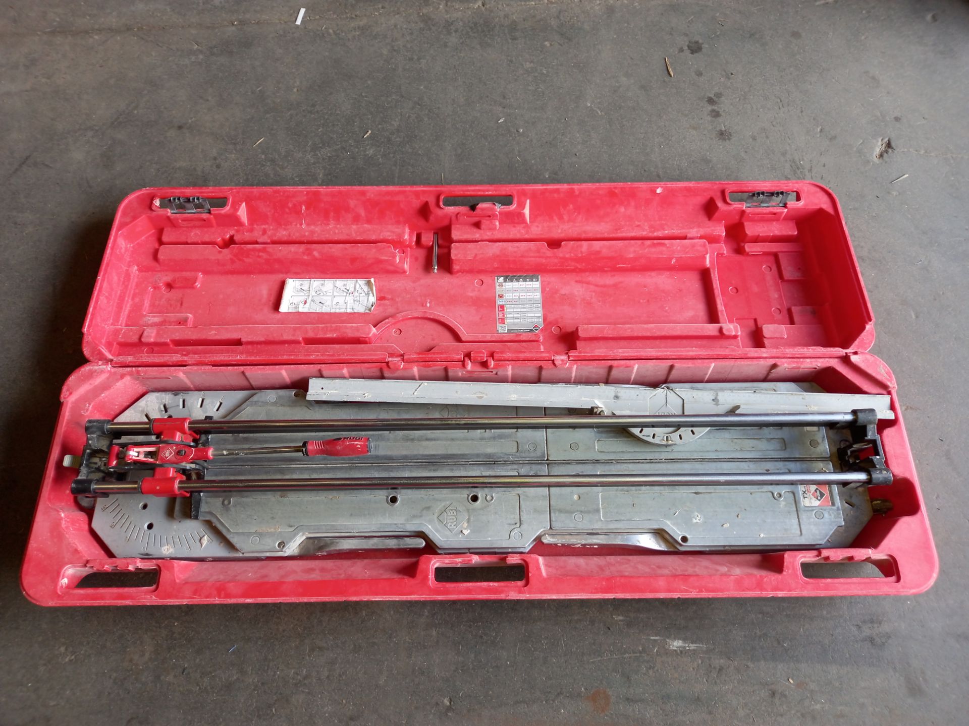 RUBI TX-1200 TILE CUTTER IN BOX COMES WITH SPARE DIAMOND TILE CUTTING BLADE