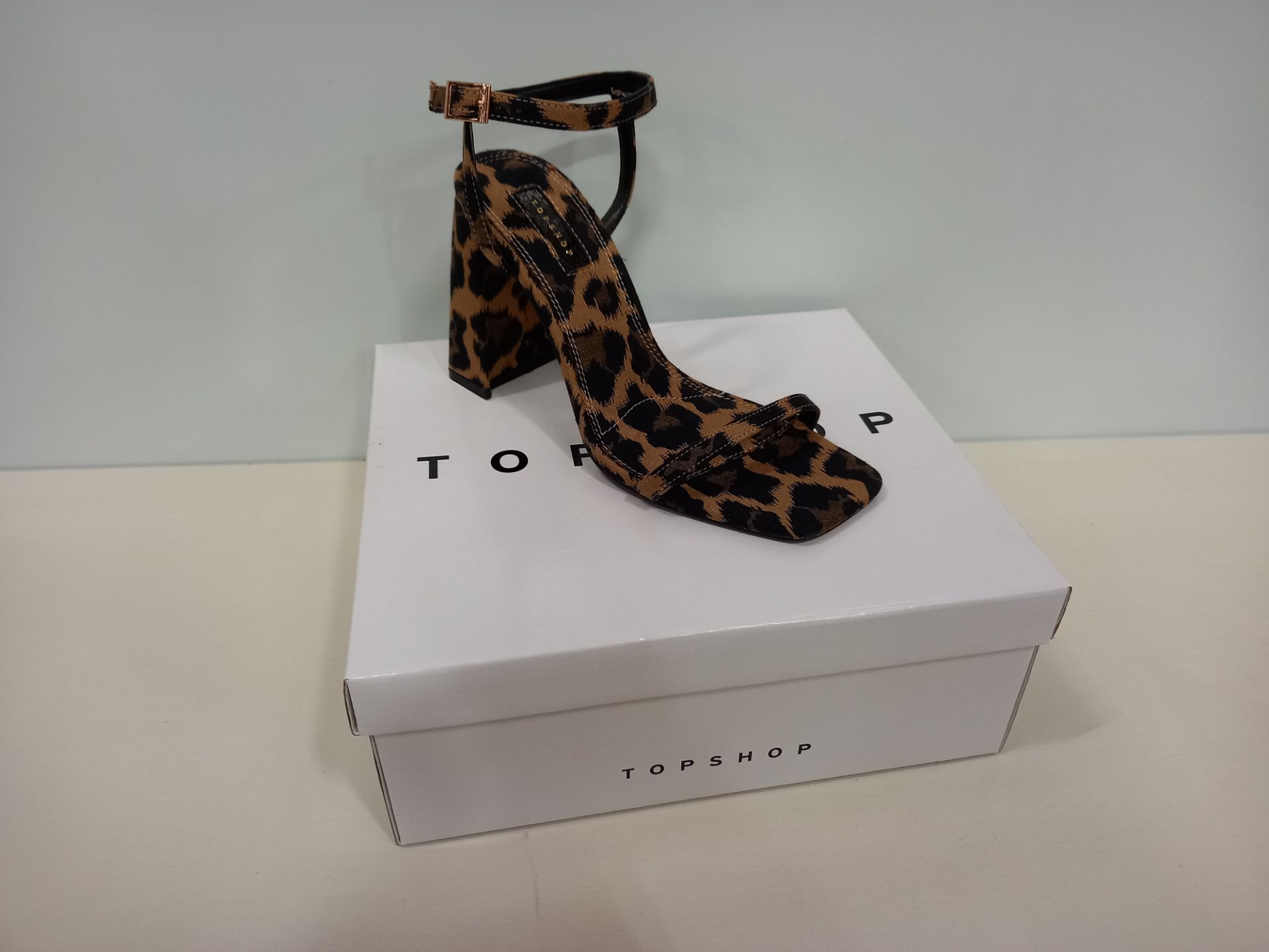 15 X BRAND NEW TOPSHOP ROCCO TRUE LEOPARD SHOES UK SIZE 5 RRP £39.00 (TOTAL RRP £585.00)