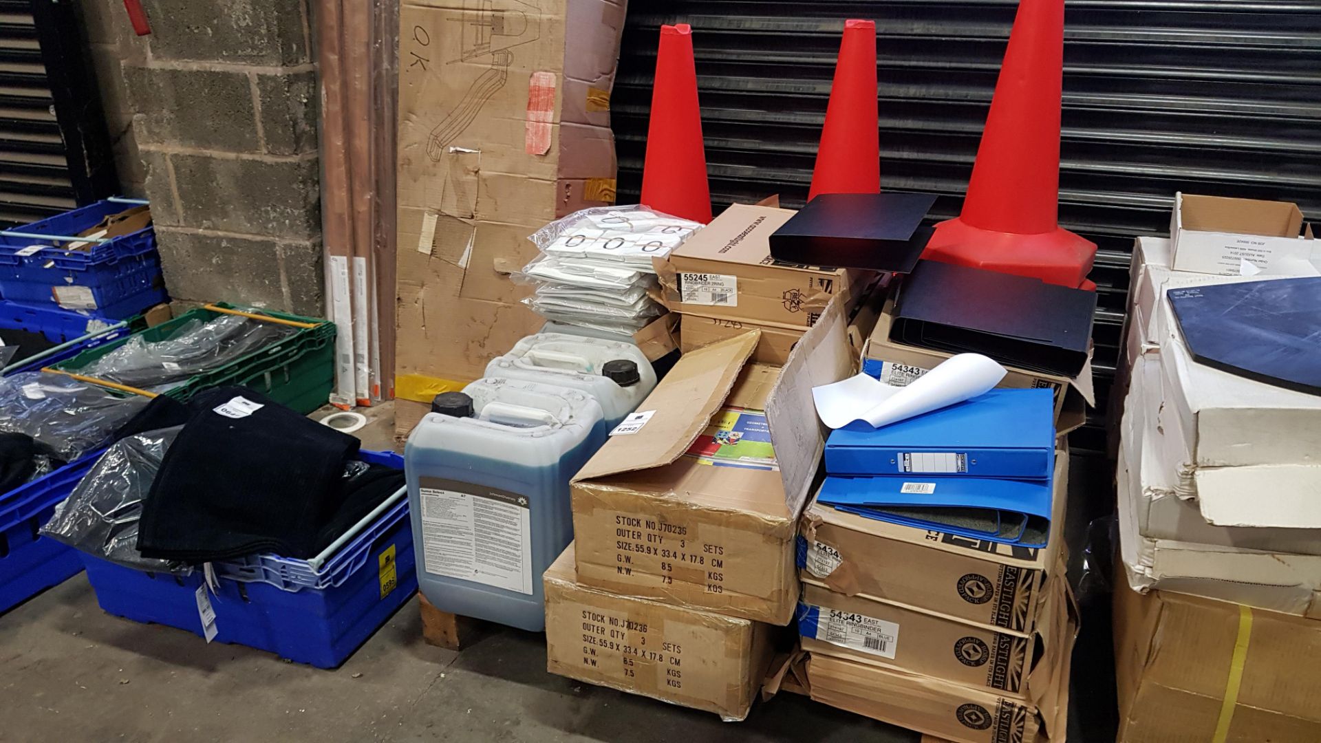 FULL PALLET OF MIXED EDUCATIONAL ITEMS IE RED CONES, FOLDERS IN VARIOUS COLOURS, NUMBER CARDS AND
