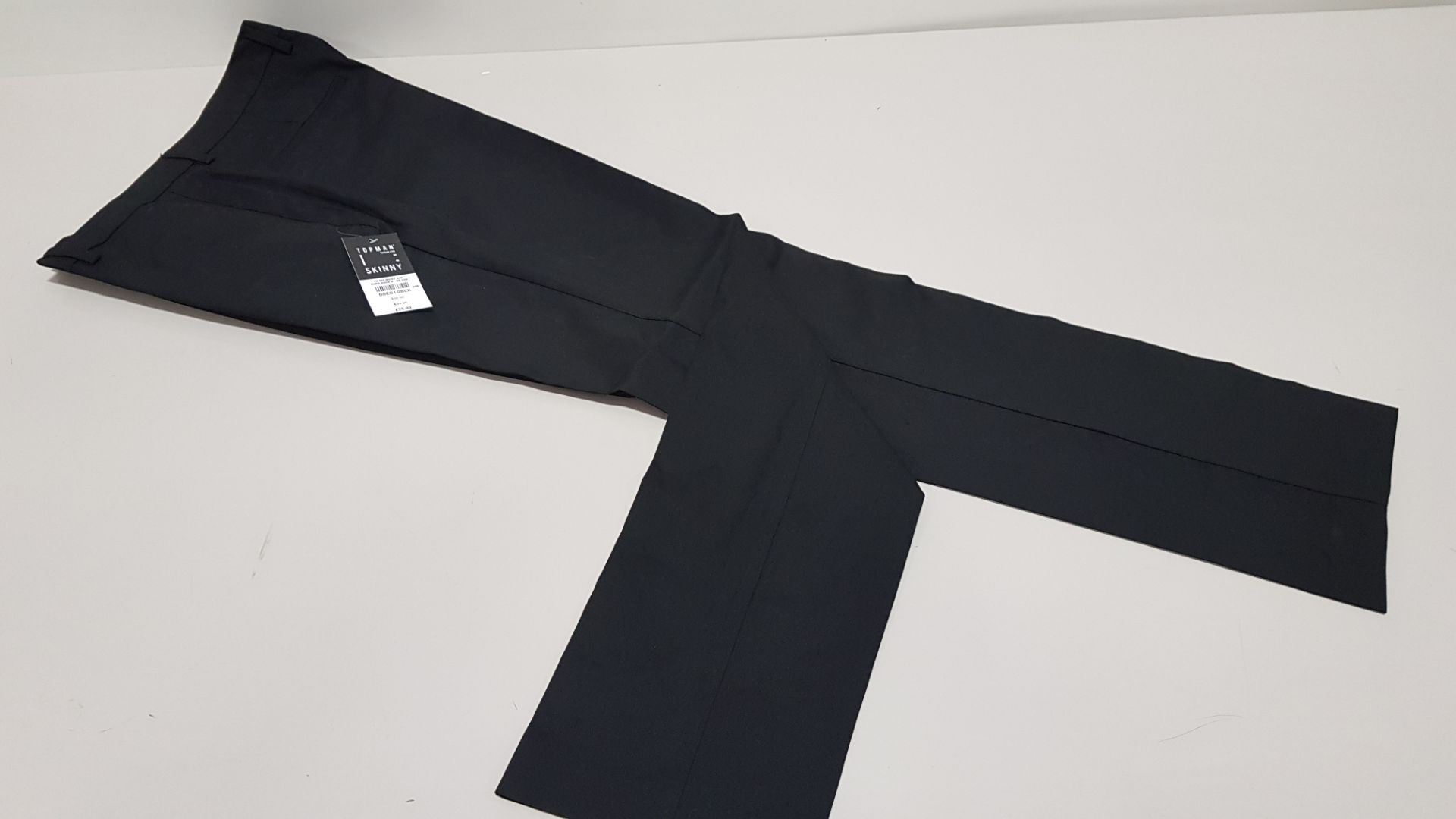16 X BRAND NEW TOPMAN BLACK SKINNY PANTS SIZE 34R RRP £25.00 (TOTAL RRP £400.00)