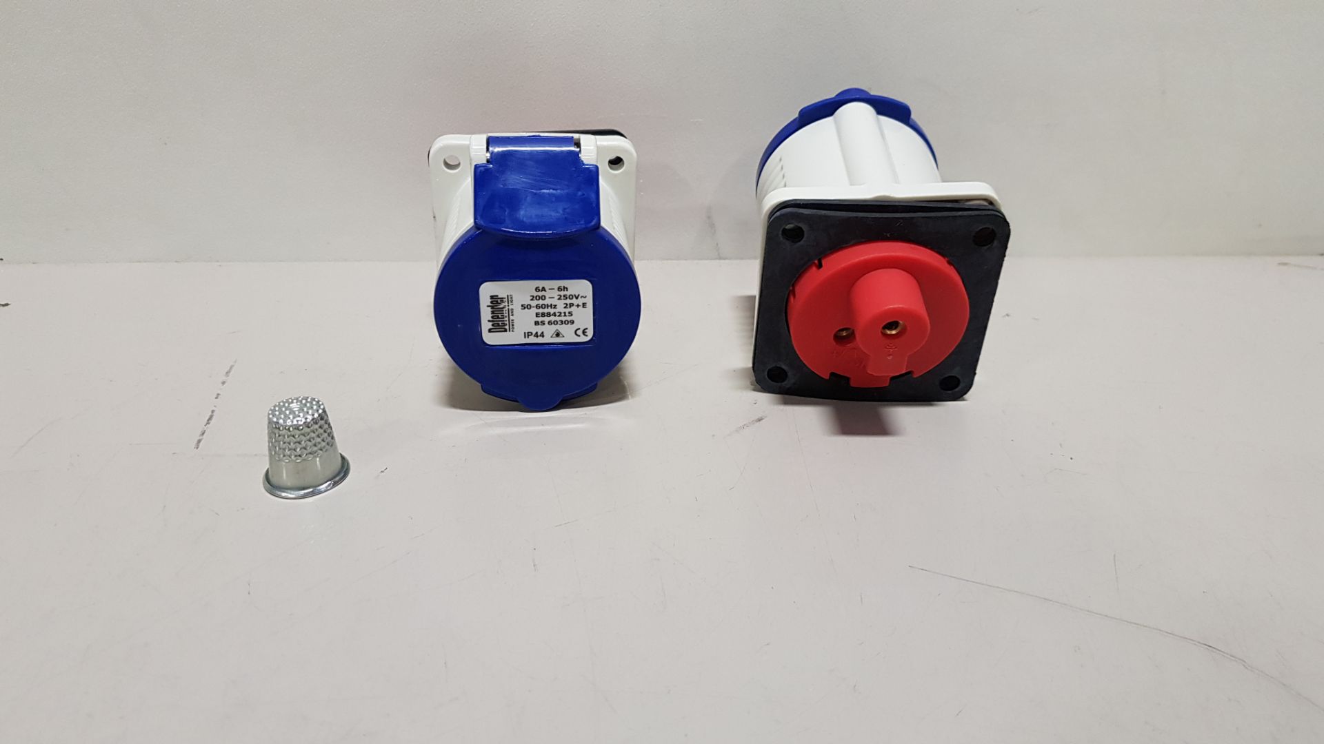 MIN 390 X BRAND NEW DEFENDER 230V 16A SMALL FLANGE PANEL SOCKET - TRADE BULK PACKAGED - (CODE