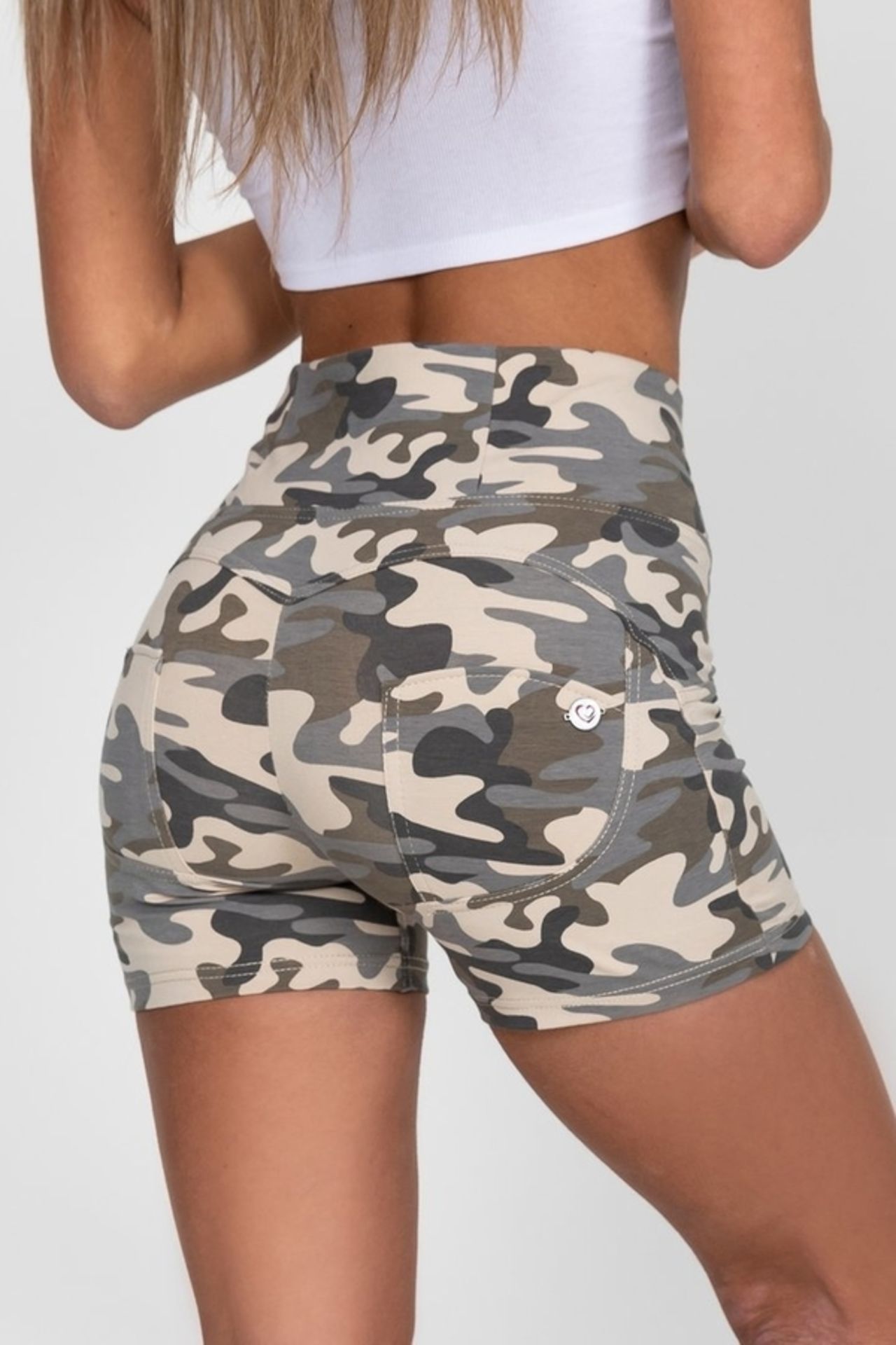 12 X BRAND NEW HUGZ JEANS DESIGNER BRANDED CAMO LIGHT COL SHORTS HIGH WAIST SIZE 14 - IN