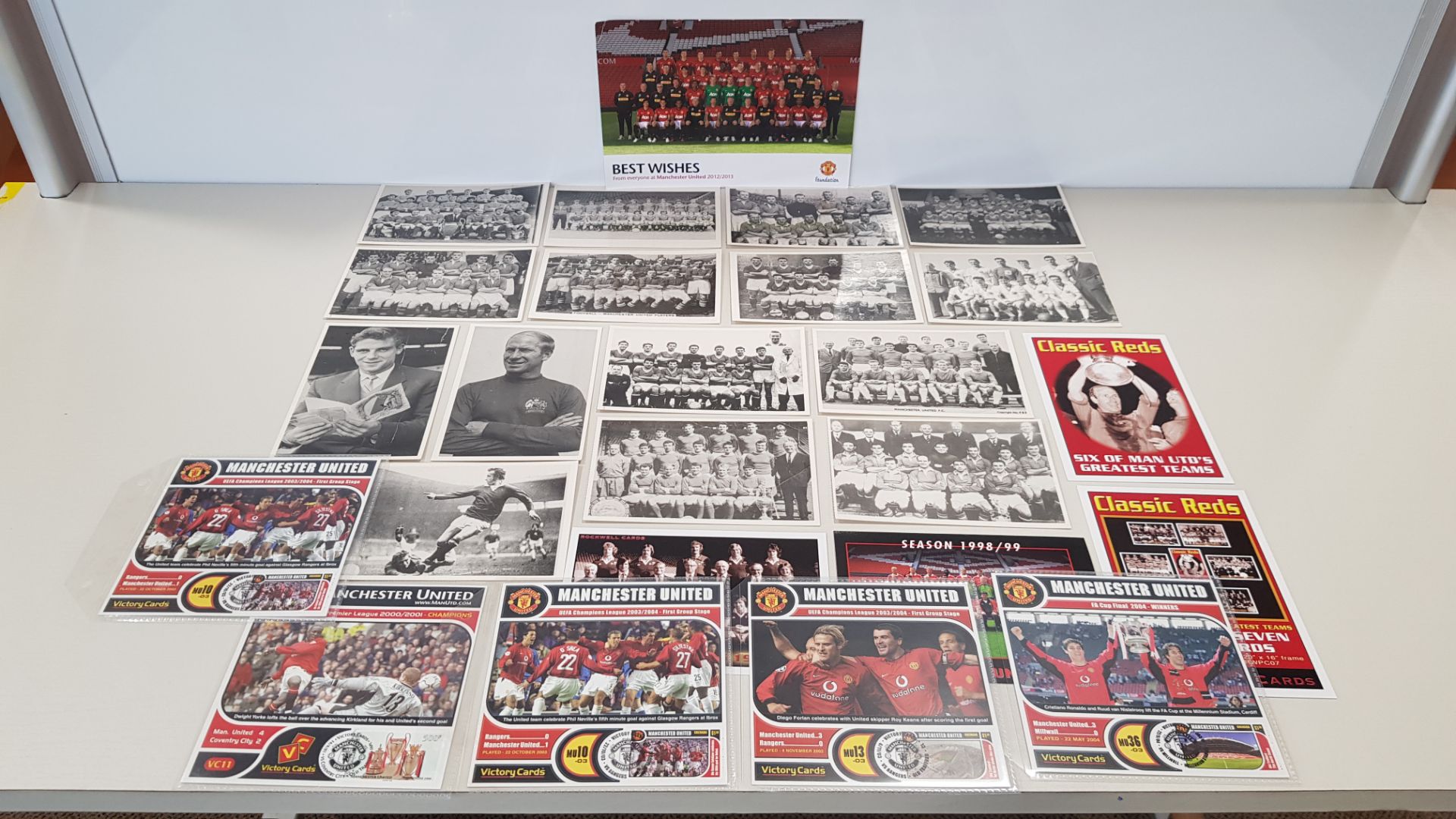 APPROX 40 X MIXTURE OF MANCHESTER UNITED POST CARDS, VICTORY CARDS ETC FROM DIFFERENT ERA'S - Image 2 of 2