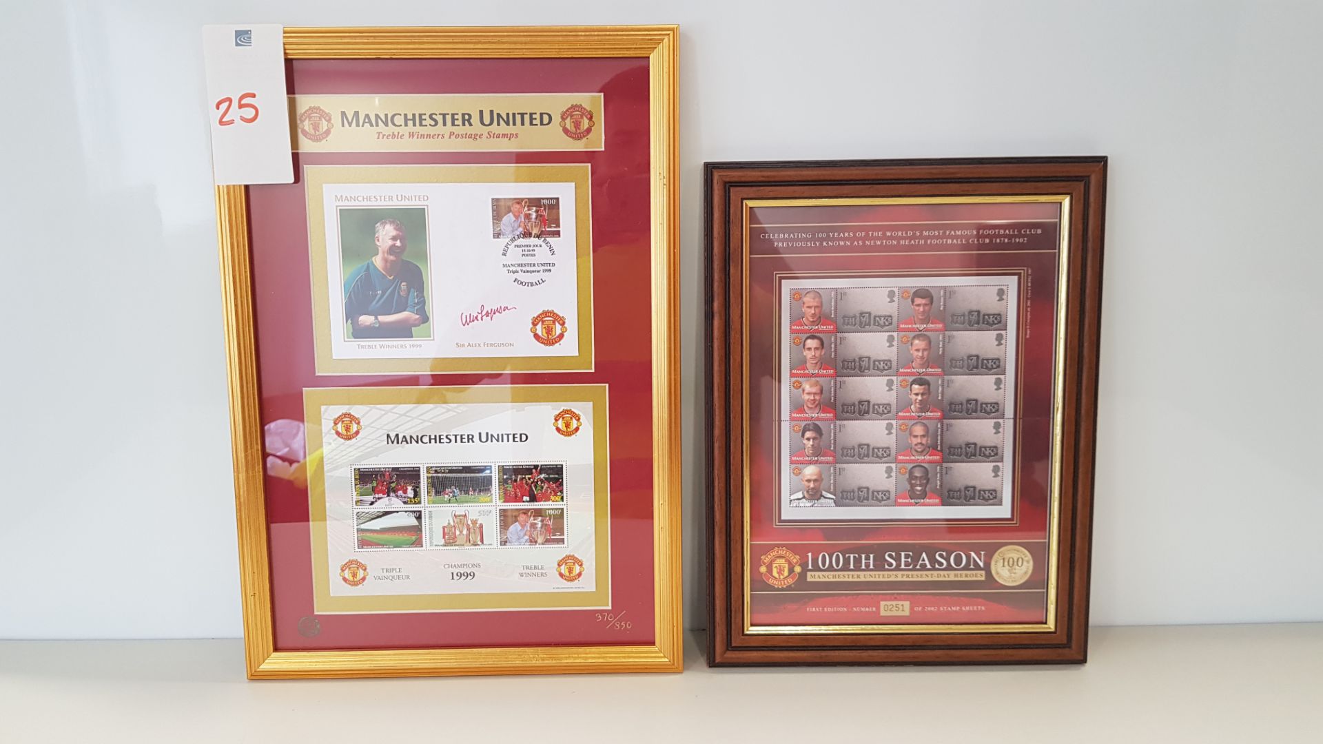 4 X MANCHESTER UNITED MEMORABILIA PICTURES TO INCLUDE - TREBLE WINNERS POSTAGE STAMP & TRIBUTE TO