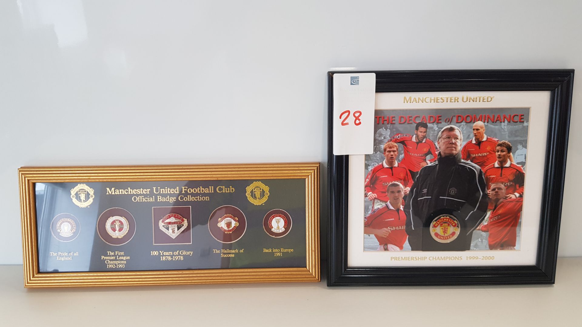 2 X PICTURES OF MANCHESTER UNITED TO INCLUDE - PREMIERSHIP CHAMPIONS 1999-2000 TRIBUTE AND A MAN UTD
