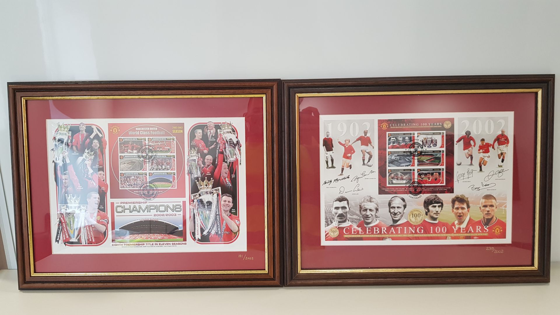 4 X MANCHESTER UNITED MEMORABILIA PICTURES TO INCLUDE - TREBLE WINNERS POSTAGE STAMP & TRIBUTE TO - Image 2 of 2