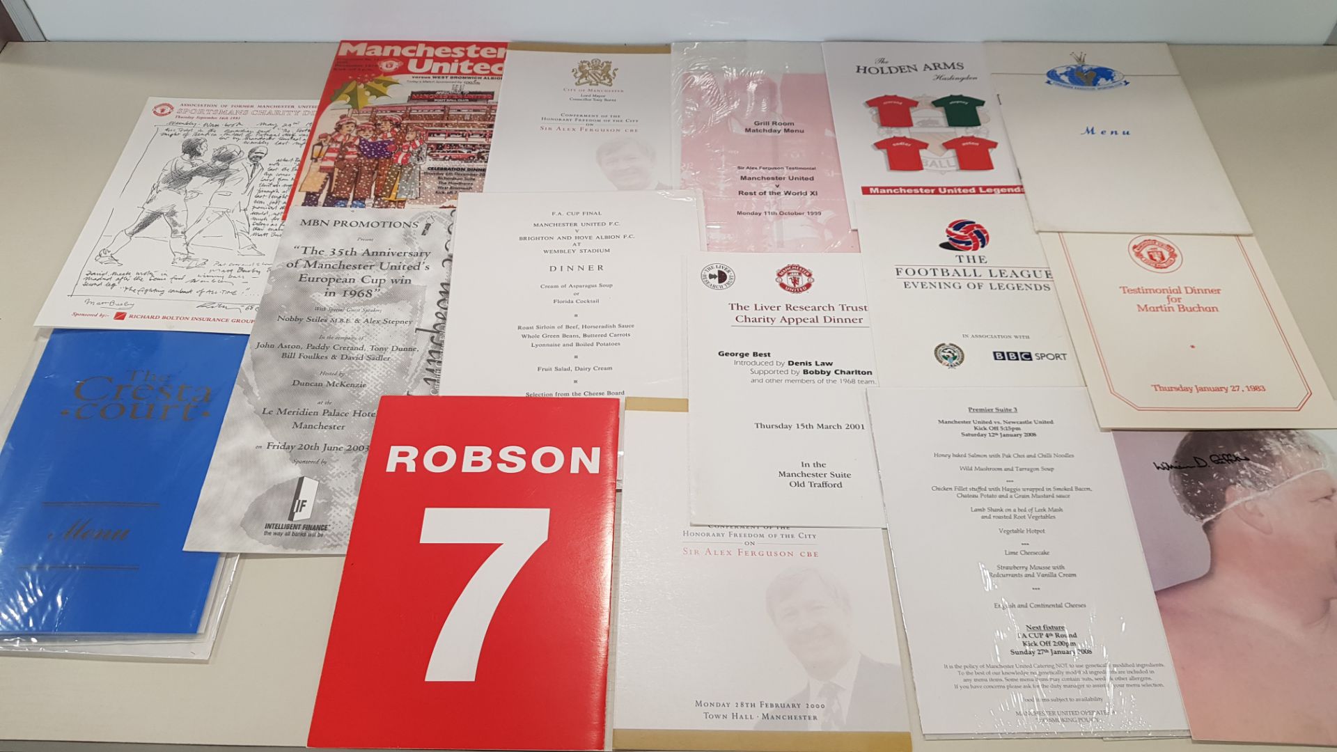 APPROX 50 X MANCHESTER UNITED DINNER MENUS & GALA DINNERS TO INCLUDE - ASSOCIATION OF FORMER MAN UTD