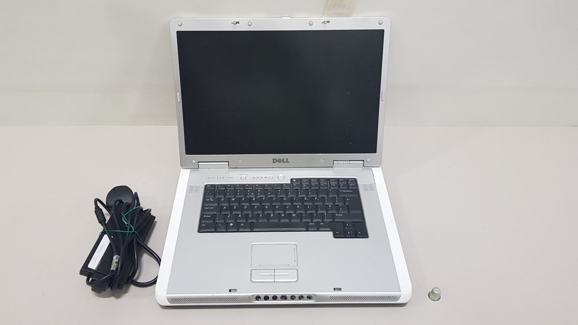 DELL INSPIRON 9400 LAPTOP 17 SCREEN WINDOWS VISTA BUSINESS INCLUDES CHARGER