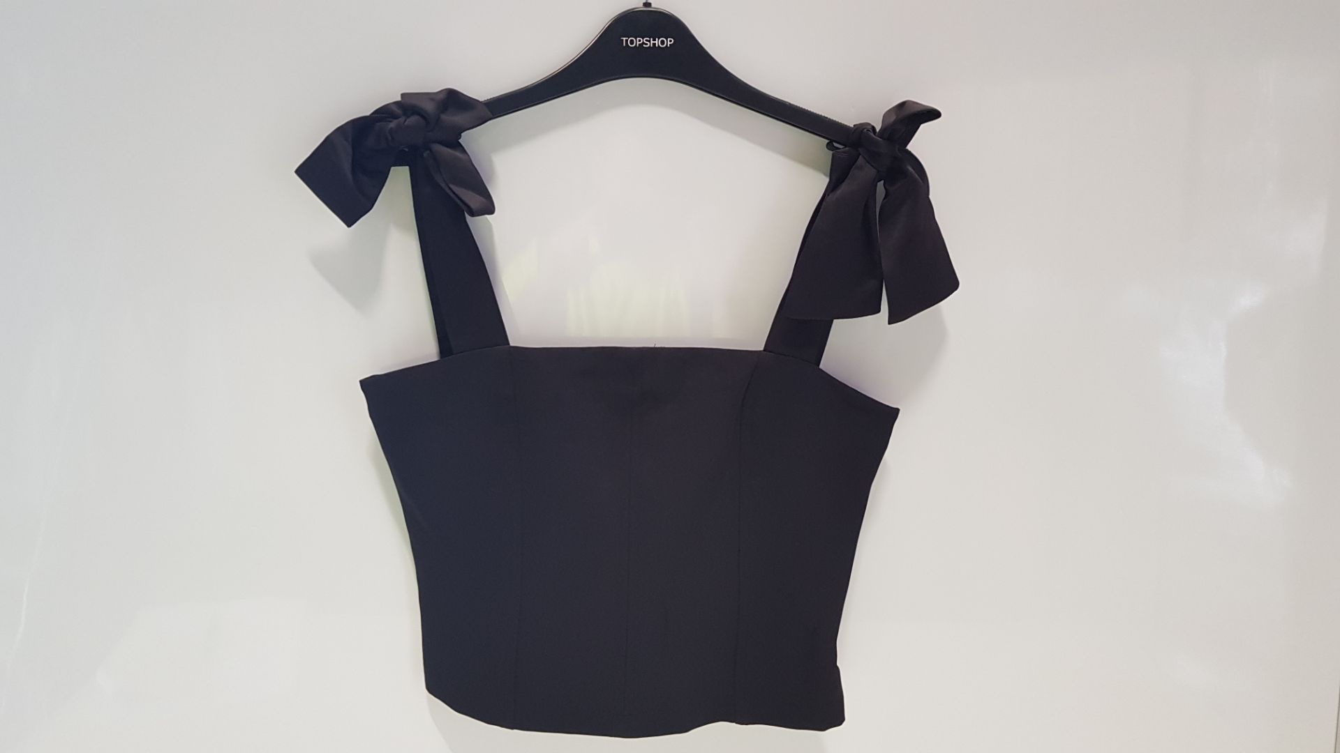 35 X BRAND NEW TOPSHOP ZIPPED HALF TOPS IN BLACK UK SIZE 8 AND 10 RRP £29.00 (TOTAL RRP £1015.00)