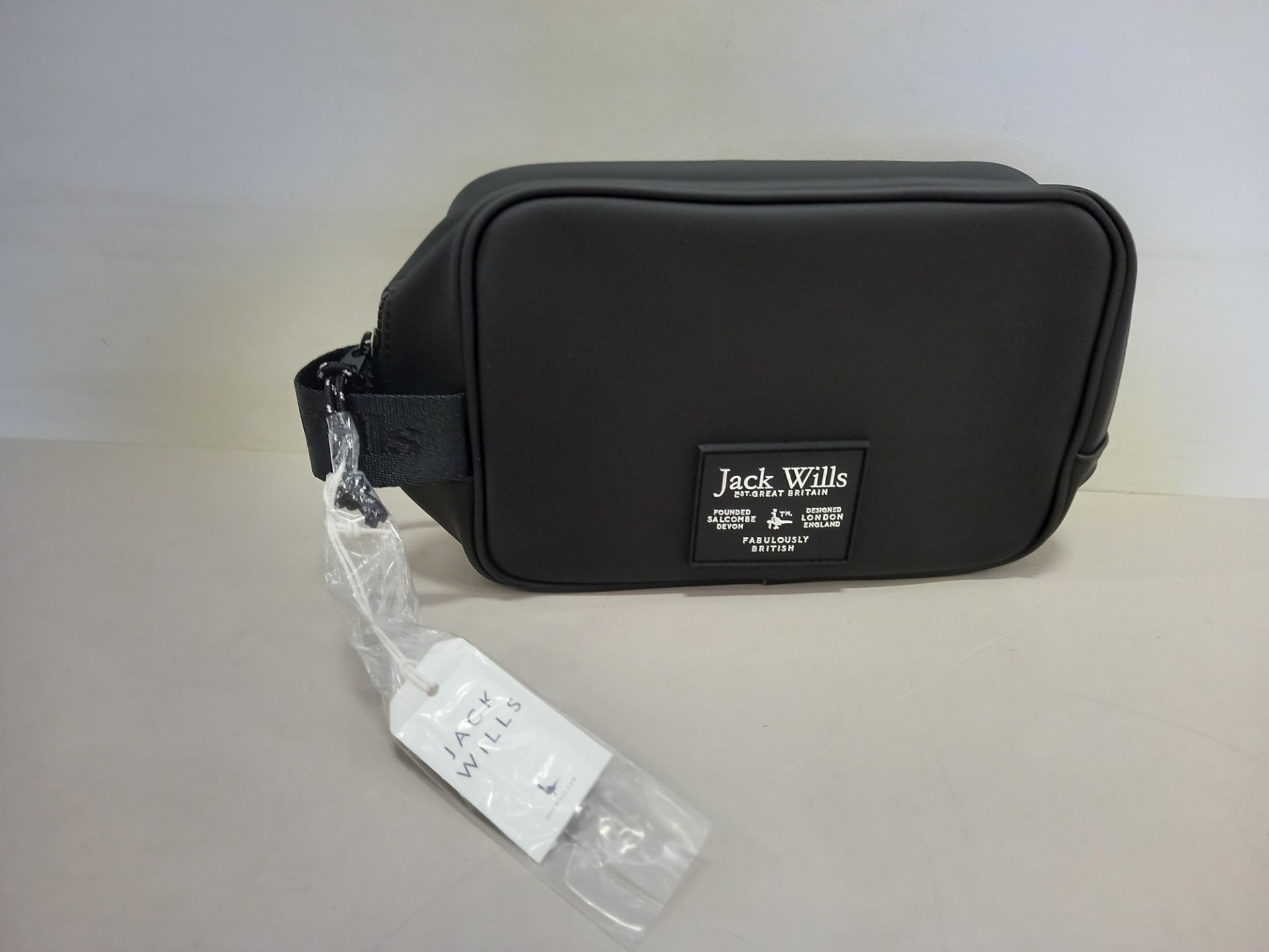 16 X BRAND NEW JACK WILLS LOUGHTON RUBBERISED WASHBAGS IN BLACK WITH SWING TICKETS RRP £24.95 EACH