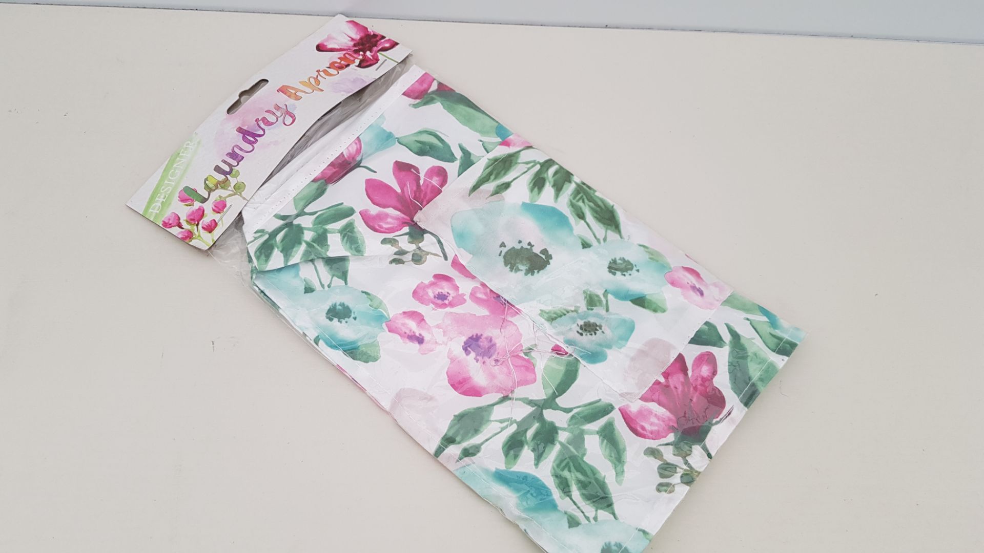 360 X BRAND NEW DESIGNER LAUNDRY APRON WITH FLOWER DETAIL IN 15 BOXES