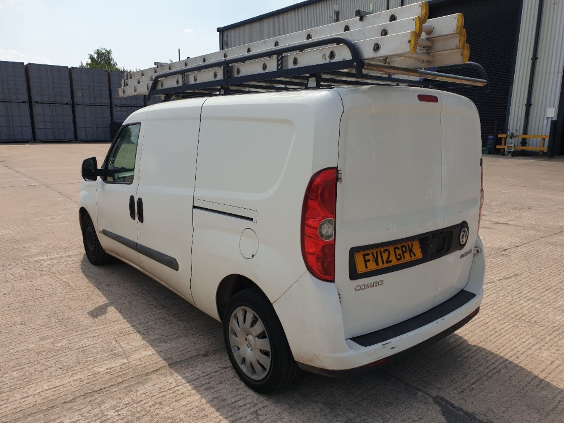 WHITE VAUXHALL COMBO 2300 L2H1 CDTI S/S. ( DIESEL ) Reg : FV12 GPK, Mileage : 114897 Details: WITH 1 - Image 3 of 7