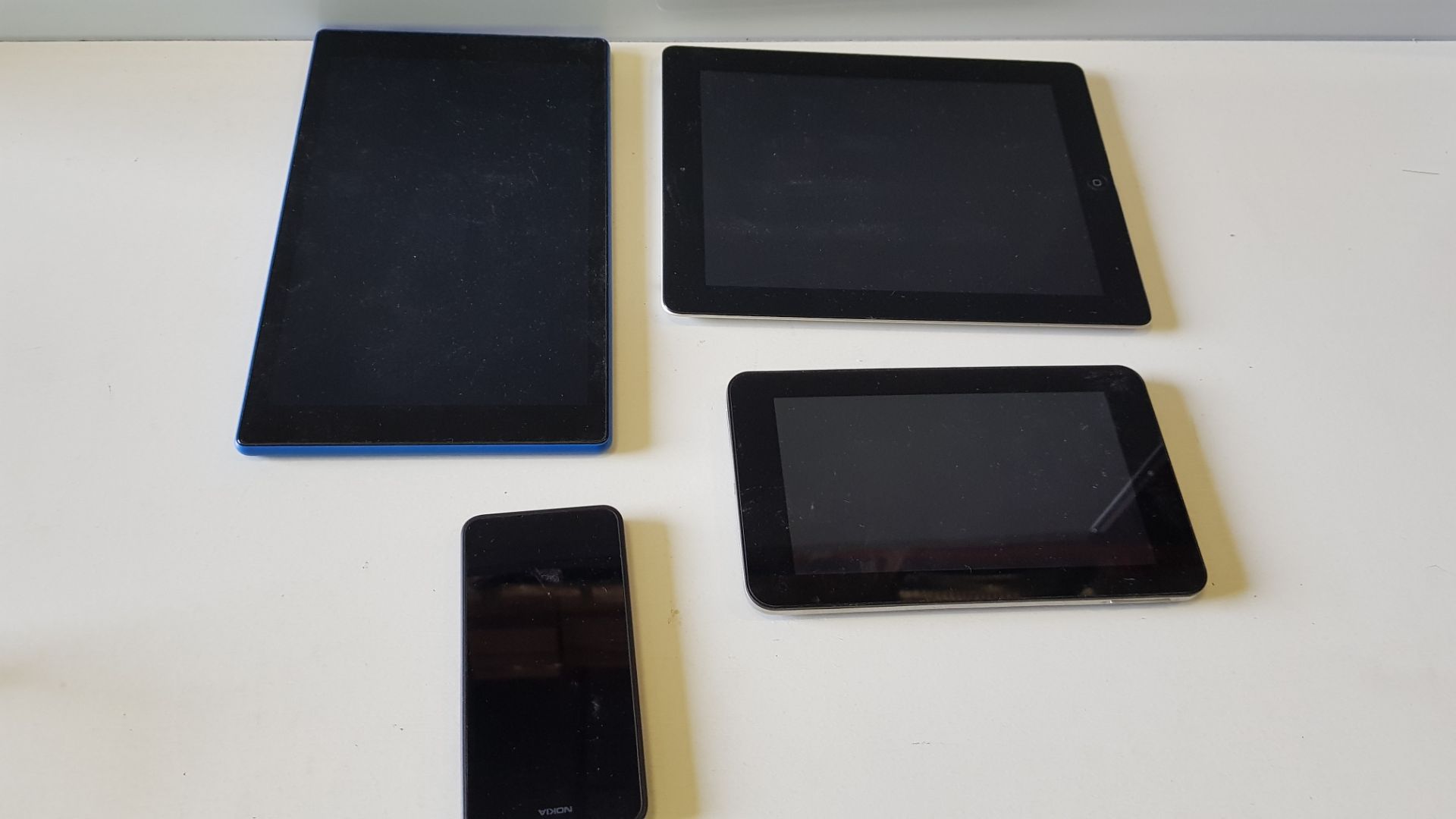 4 PIECE SPARES LOT CONTAINING 1 X APPLE IPAD TABLET 1 X HP SLATE TABLET 1 X NOKIA SMARTPHONE 1 X