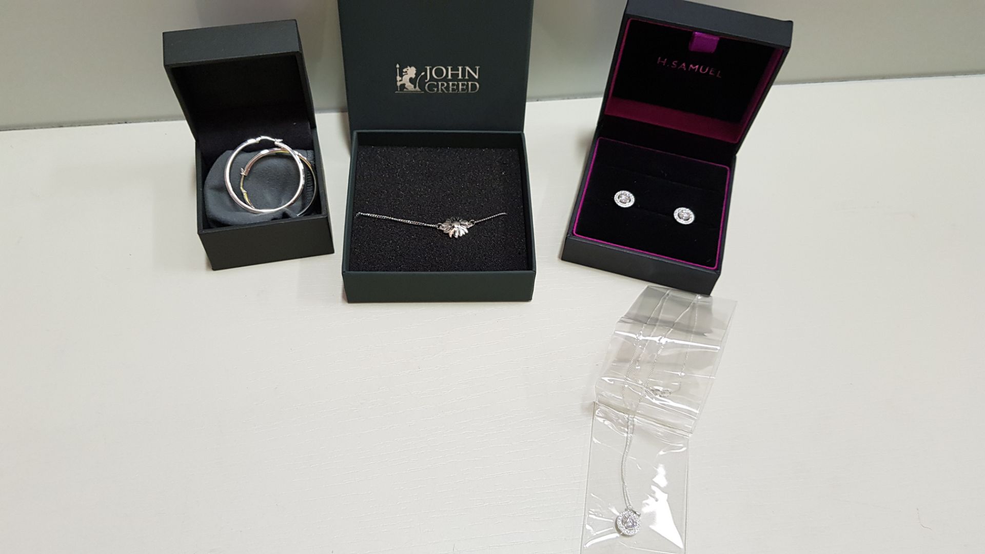 4 PIECE ASSORTED LOT CONTAINING 1 X JOHN CREED BRACELET, 1 X ASTLEY CLARKE EARRINGS, 1 X H.SAMUEL