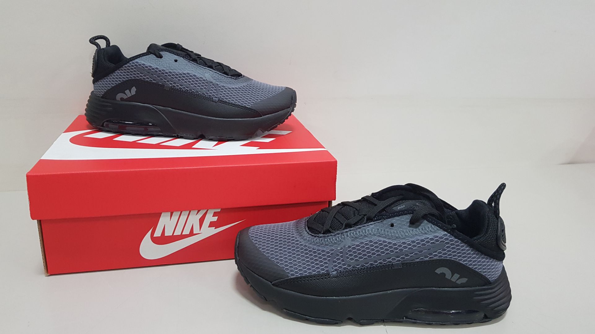 6 X BRAND NEW CHILDRENS BLACK AND GREY NIKE AIR MAX 2090S ITEM CODE - PPJFP PQXDX UK SIZE 2