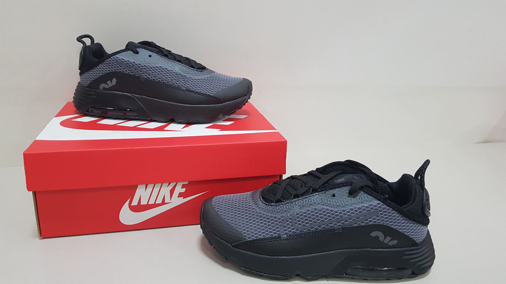 6 X BRAND NEW CHILDRENS BLACK AND GREY NIKE AIR MAX 2090S ITEM CODE - PPJFP PQXDX UK SIZE 2