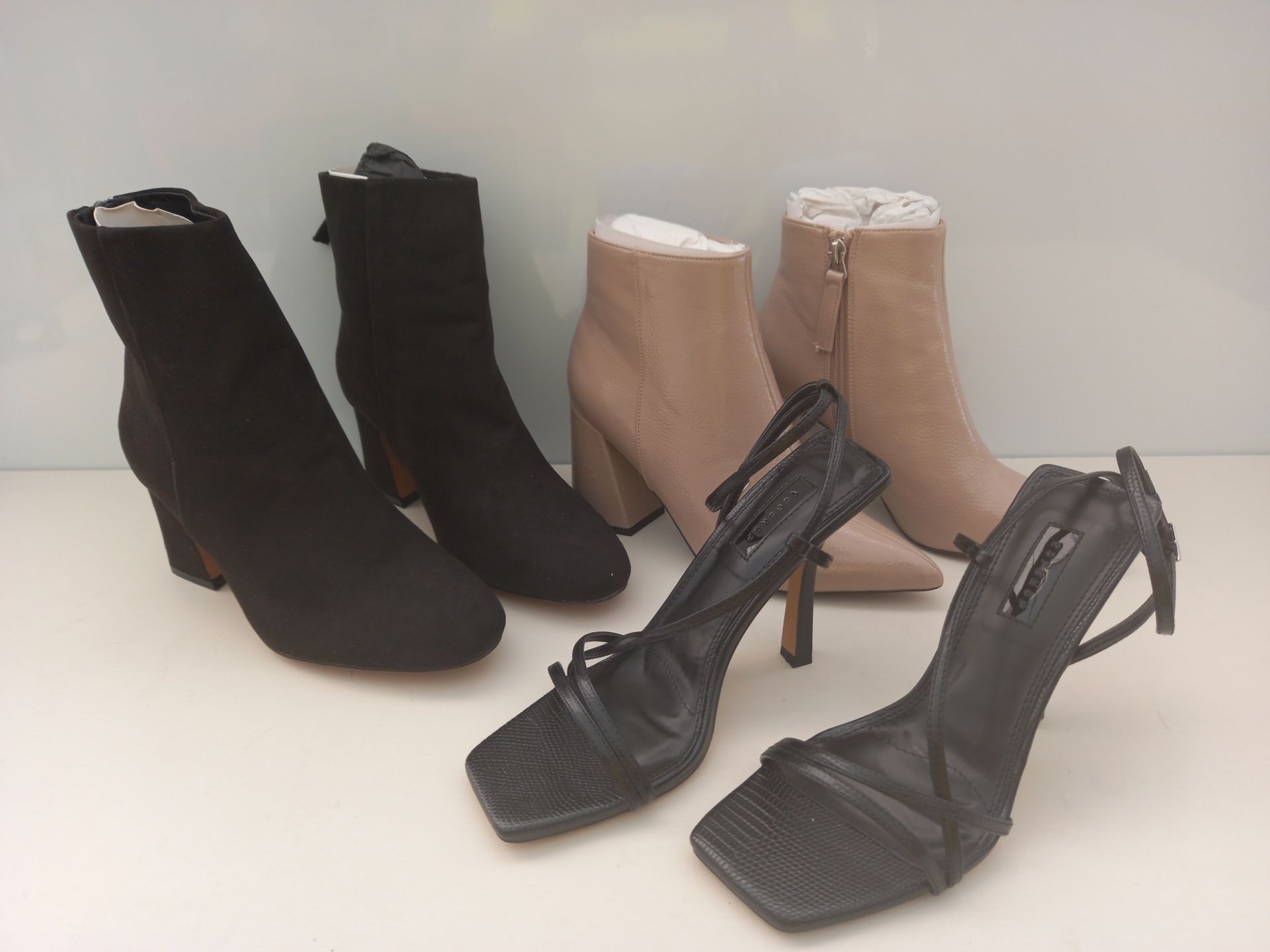 28 PIECE MIXED TOPSHOP SHOE LOT CONTAINING WF BELIZE SUEDE ZIP UP ANKLE BOOTS UK SIZE 6 RRP £39.