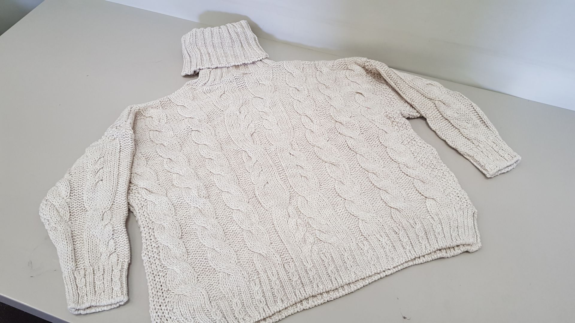 9 X BRAND NEW TURTLENECK CREAM JUMPERS SIZE SMALL RRP £49.00 (TOTAL RRP £441.00)