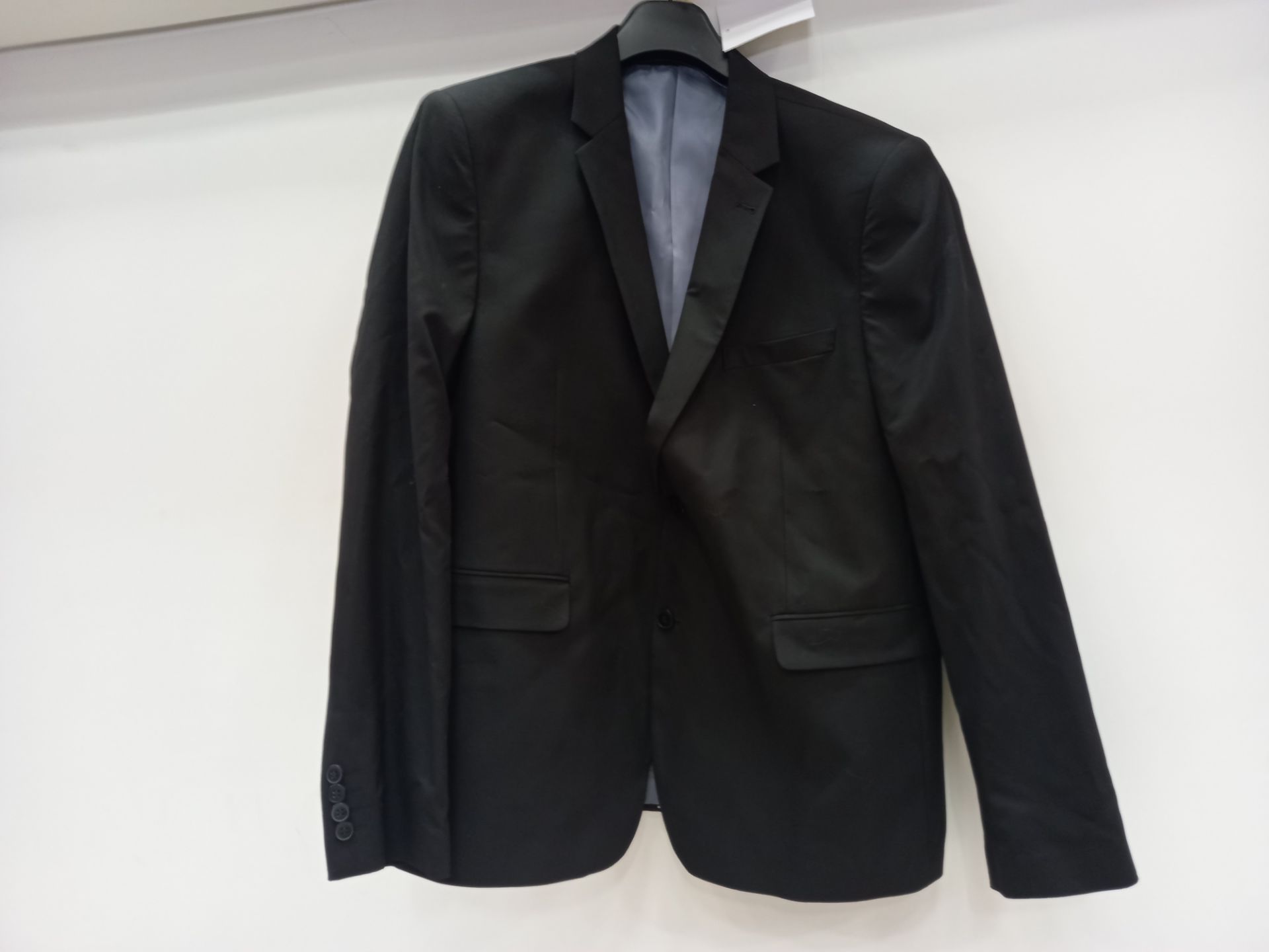 21 X BRAND NEW BURTON MENSWEAR LONDON BLACK SKINNY JACKETS/ BLAZERS IN SIZES 44R AND 46R IN 3