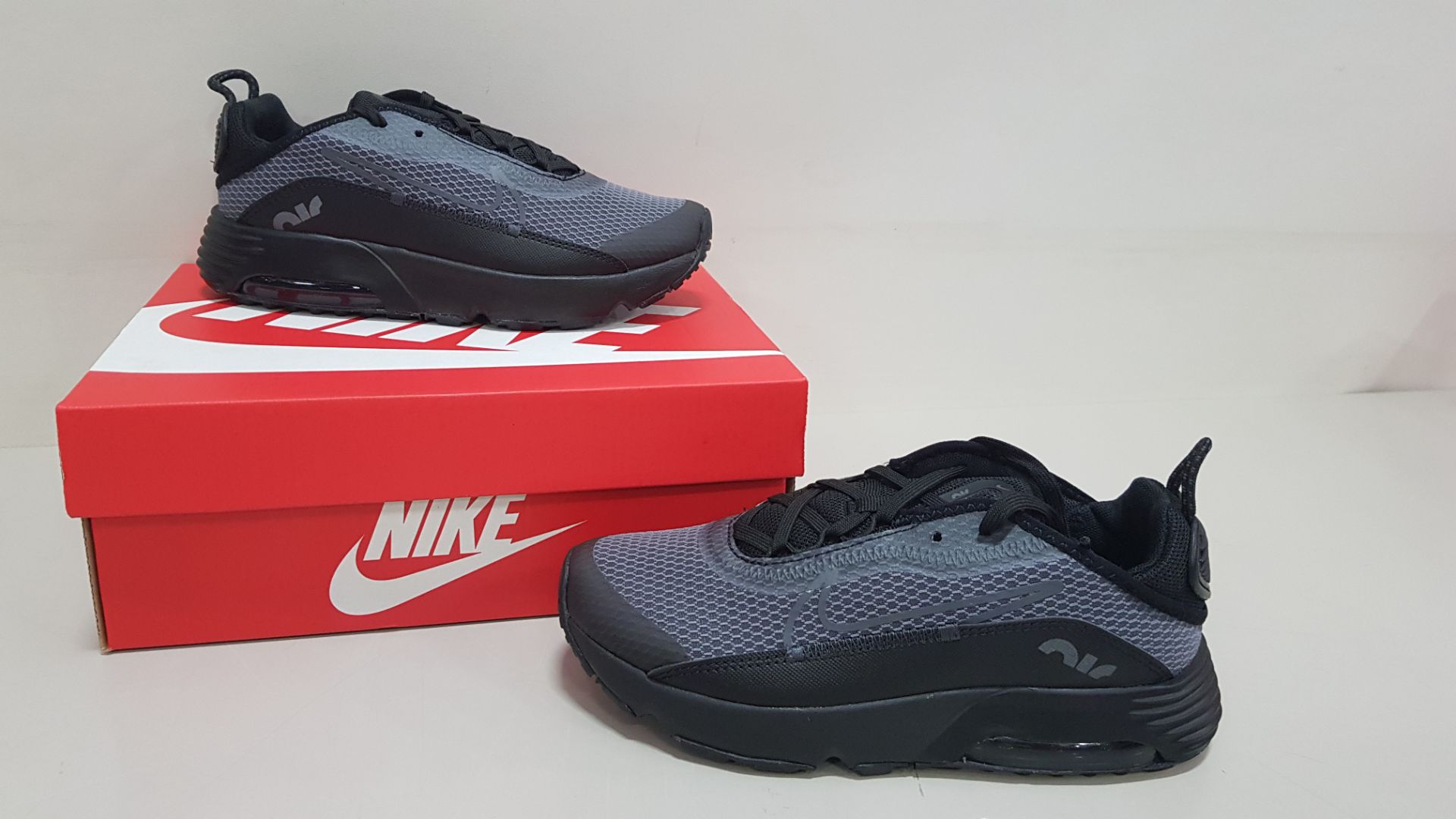 6 X BRAND NEW CHILDRENS BLACK AND GREY NIKE AIR MAX 2090S ITEM CODE - PPJFP PQXDG UK SIZE 11