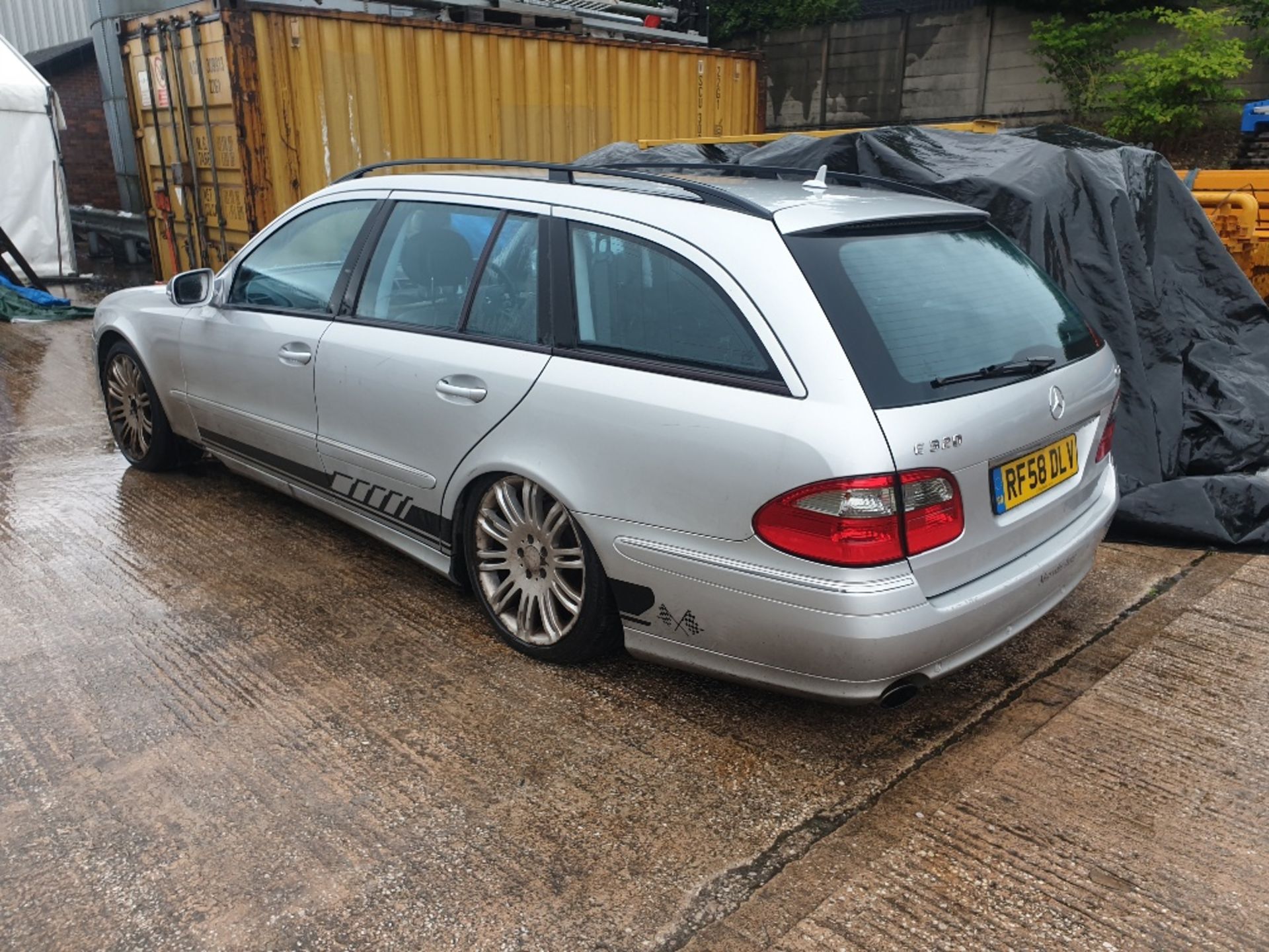 SILVER MERCEDES E320 CDI SPORT AUTO. ( DIESEL ) Reg : RF58 DLV Mileage : 192,616 Details: NO KEY, - Image 2 of 4