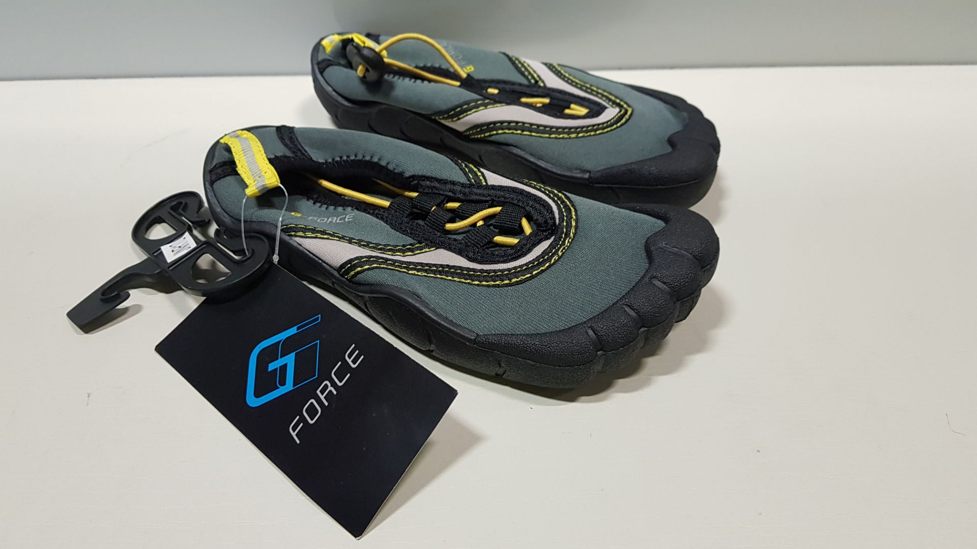 30 X BRAND NEW G FORCE BLACK/ YELLOW AQUA SHOES SIZE JUNIOR 11