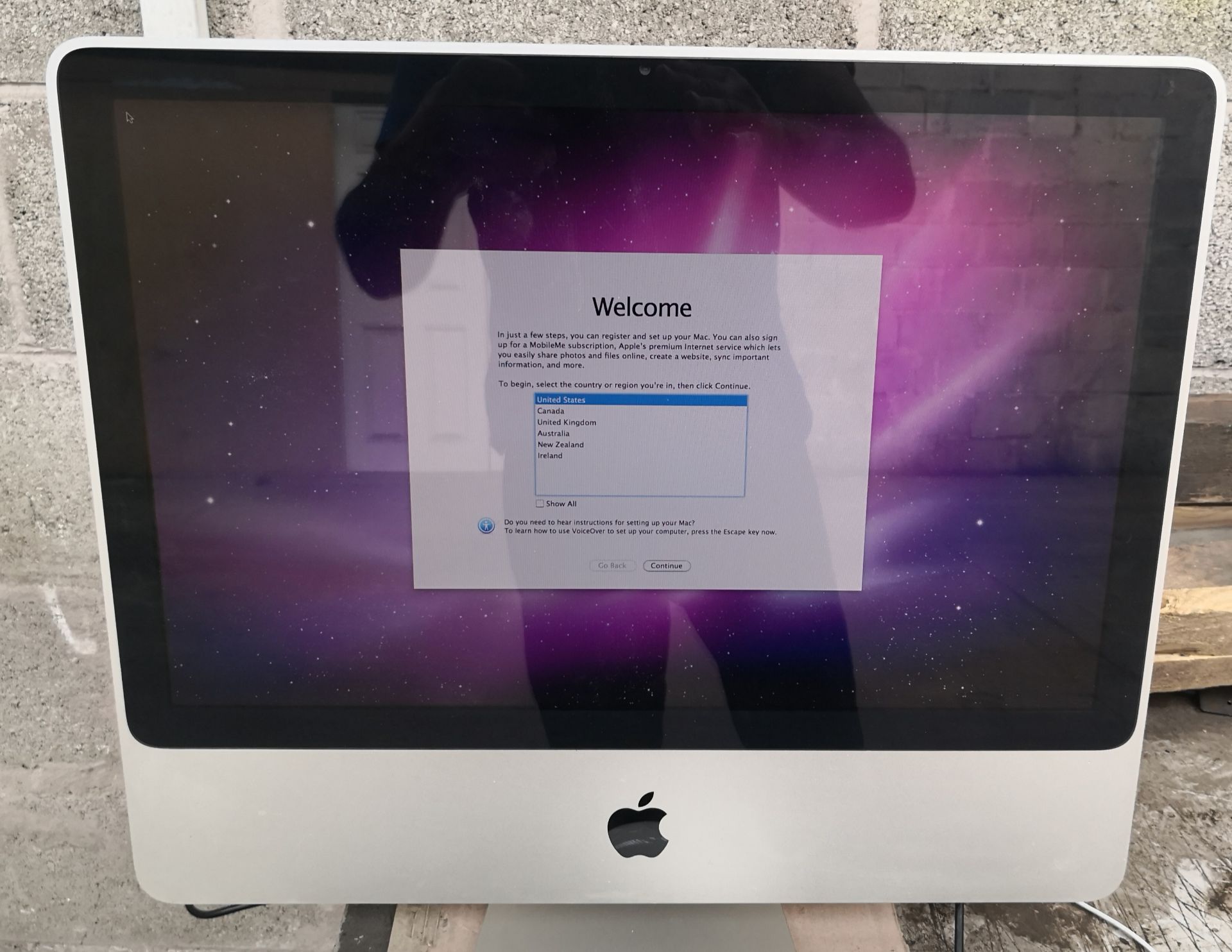 APPLE IMAC ALL IN ONE PC APPLE X O/S 250GB HARD DRIVE APPLE KEYBOARD + MOUSE - Image 2 of 2