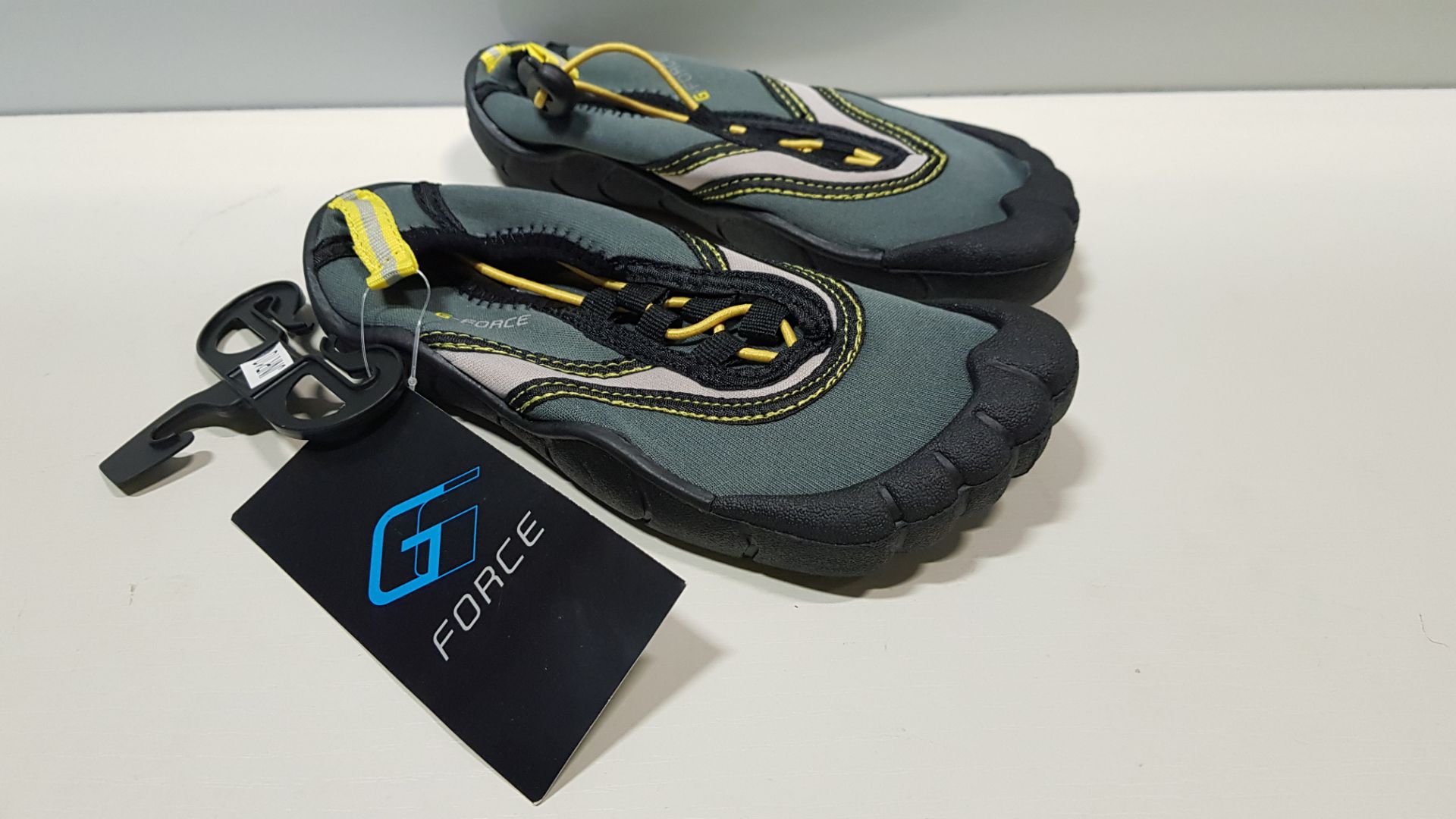 30 X BRAND NEW G FORCE BLACK/ YELLOW AQUA SHOES SIZE JUNIOR 12