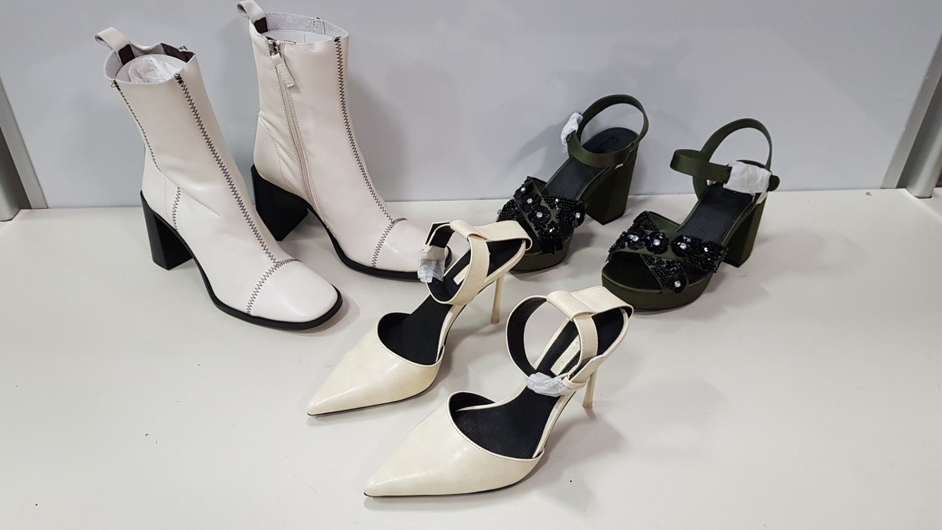 17 PIECE MIXED TOPSHOP SHOE LOT CONTAINING 5 X WHITE HOME RUN LEATHER HEELED ANKLE BOOTS RRP £89.