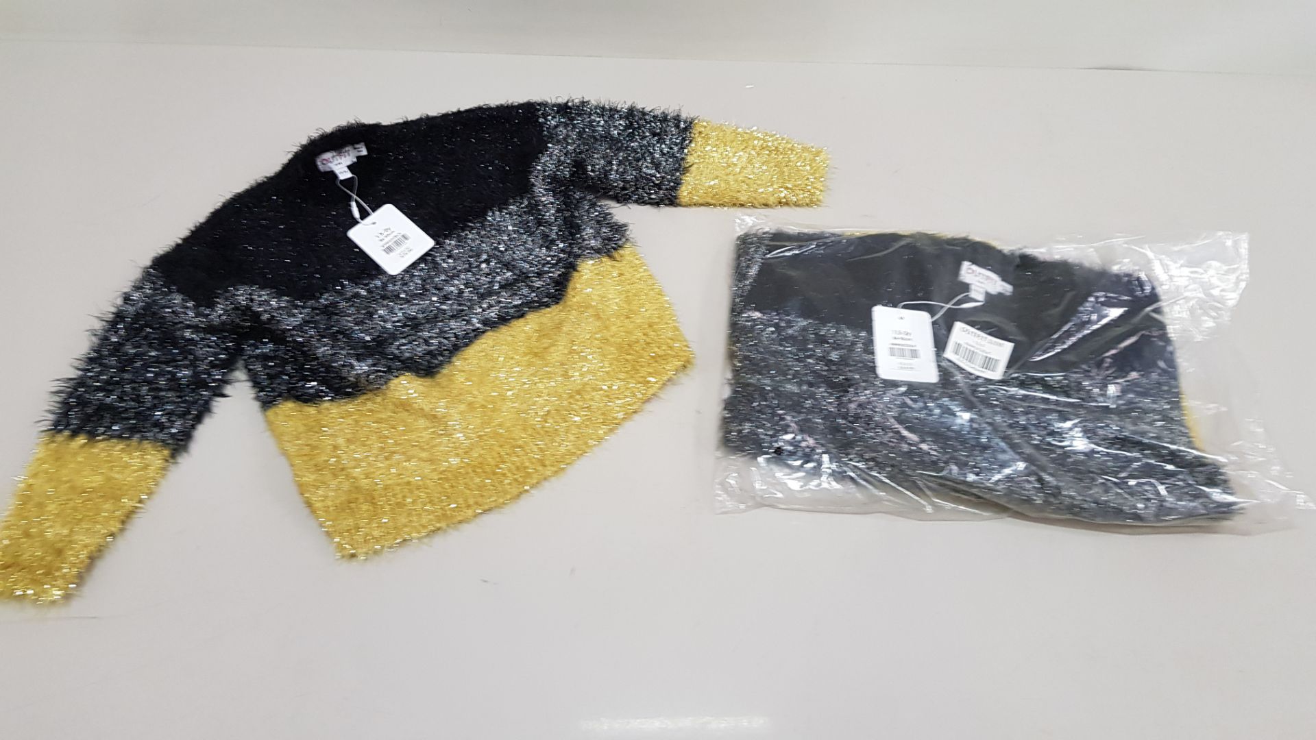 40 X BRAND NEW OUTFIT KIDS SPARKLED JUMPERS AGE 1-2 (TOTAL RRP £720.00)