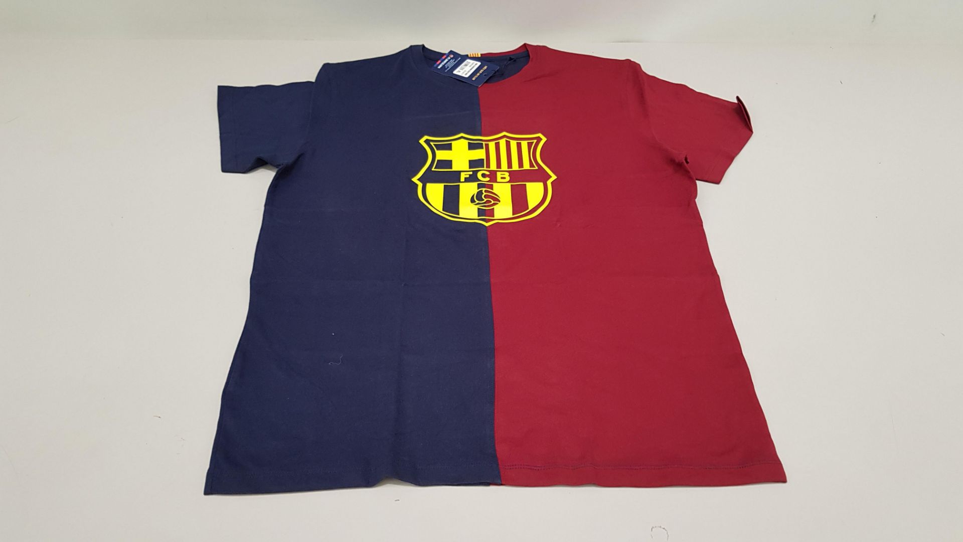 18 X BRAND NEW BARCA STORE OFFICIAL MERCHANDISE FC BARCELONA NAVY AND BURGUNDY SHORT SLEEVED TOPS