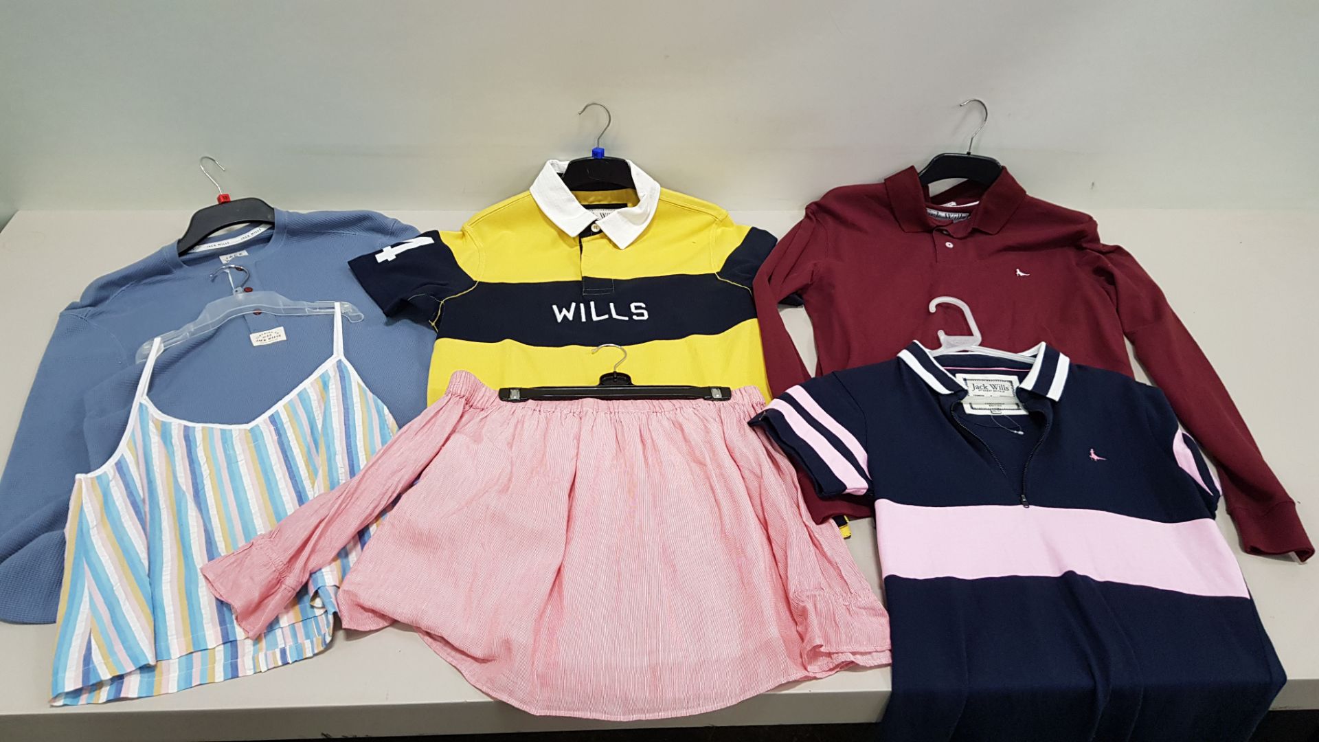 30 PIECE MIXED JACK WILLS MENS CLOTHING LOT CONTAINING TOPS, JUMPERS, POLO SHIRTS AND VESTS ETC