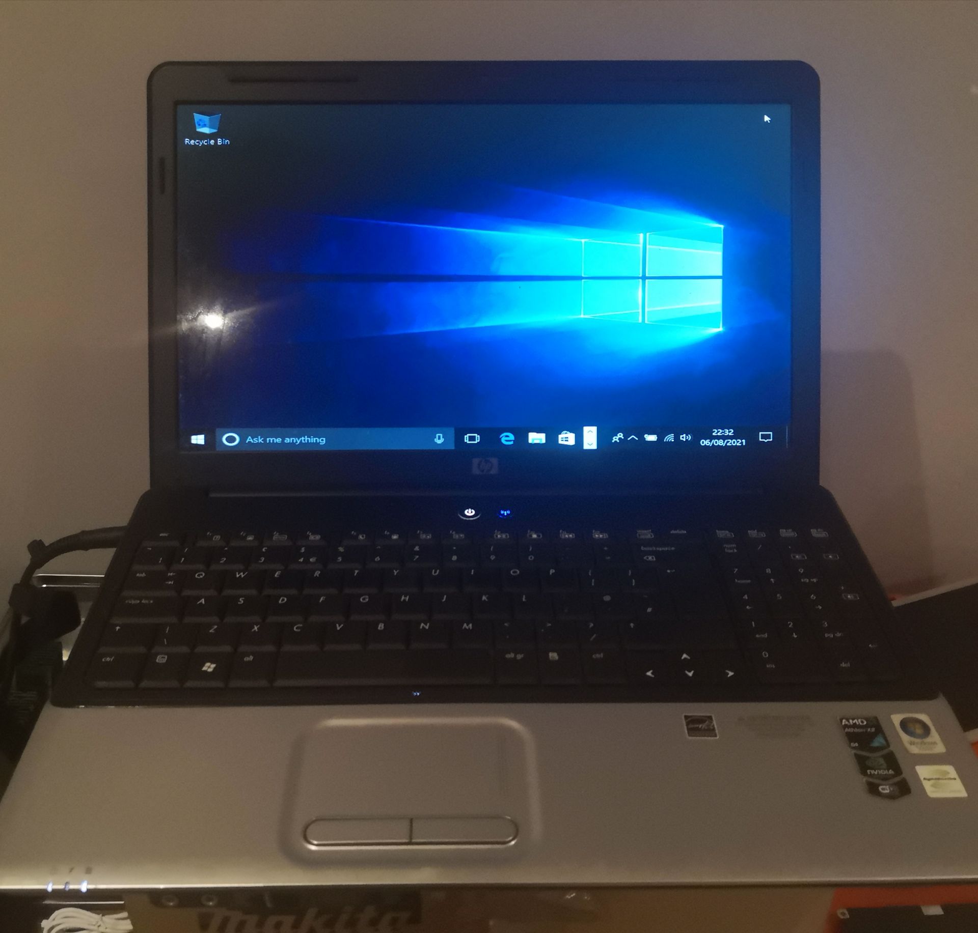 HP G60 LAPTOP WINDOWS 10 - WITH CHARGER - Image 2 of 2