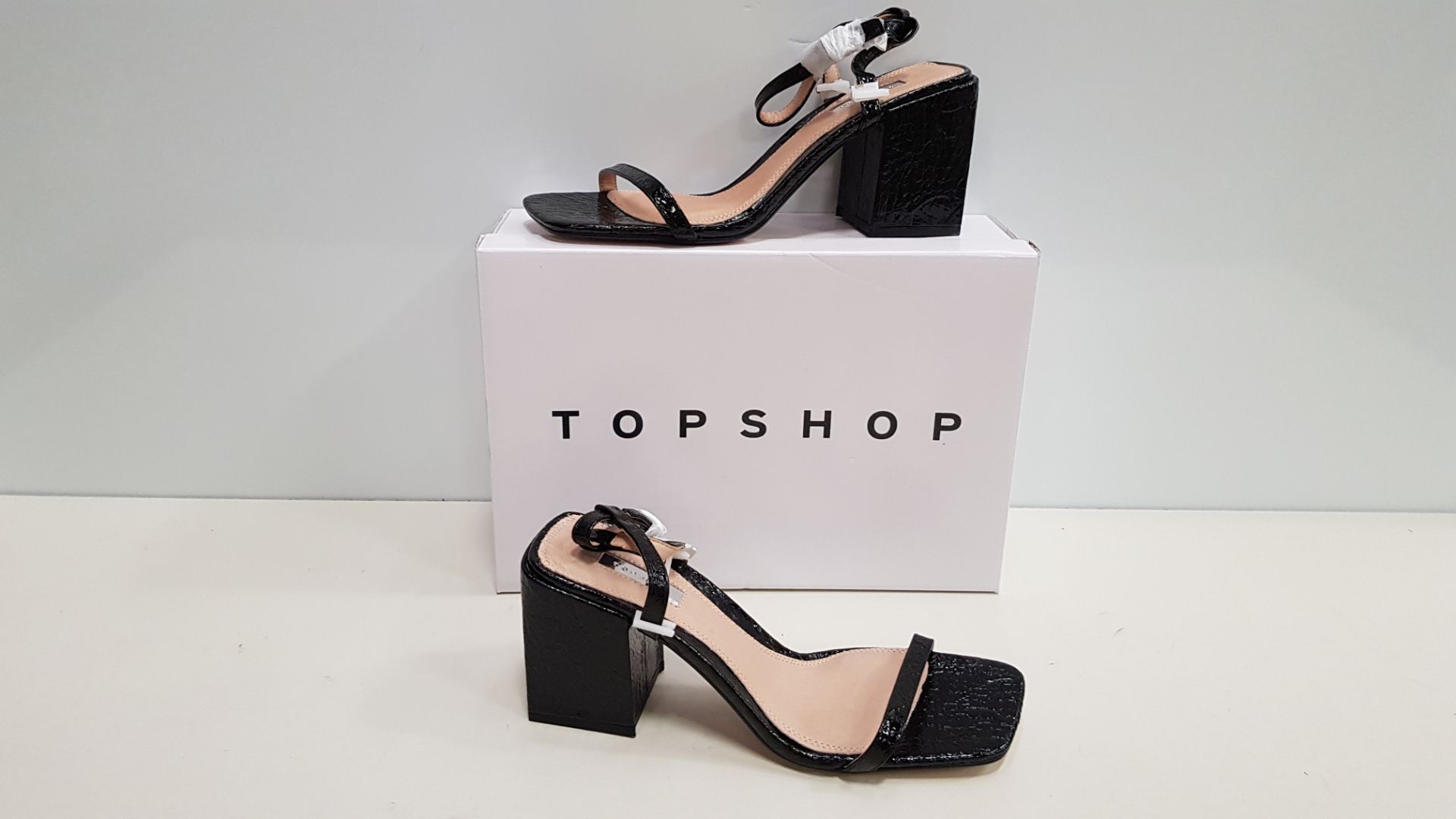 19 X BRAND NEW TOPSHOP NORA BLACK HEELED SHOES UK SIZE 6 RRP £39.00 (TOTAL RRP £741.00)