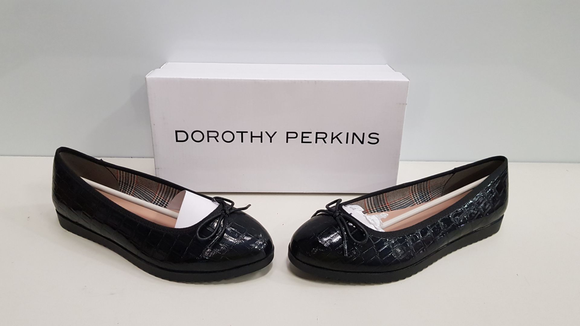 18 X BRAND NEW DOROTHY PERKINS BLACK PANTHA FLAT LEATHER STYLED SHOES UK SIZE 7 RRP £25.00 (TOTAL