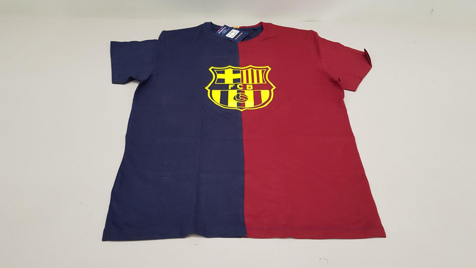 20 X BRAND NEW BARCA STORE OFFICIAL MERCHANDISE FC BARCELONA NAVY AND BURGUNDY SHORT SLEEVED TOPS