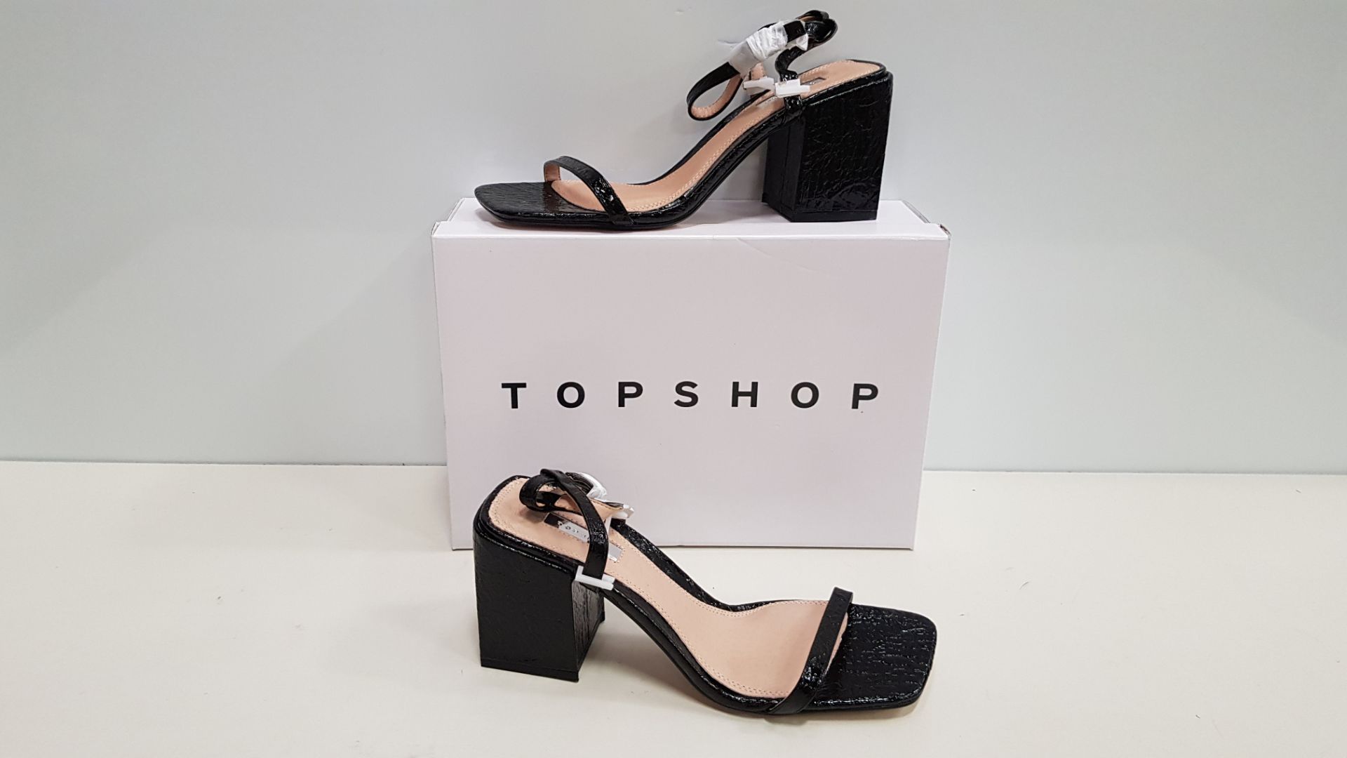 19 X BRAND NEW TOPSHOP NORA BLACK HEELED SHOES UK SIZE 6 RRP £39.00 (TOTAL RRP £741.00)
