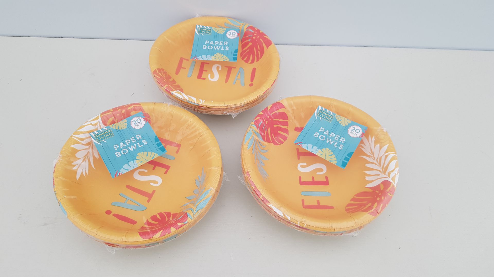 560 X BRAND NEW PACKS OF 20 SUMMER LIVING PAPER BOWLS (STYLE FIESTA) - IN 28 BOXES